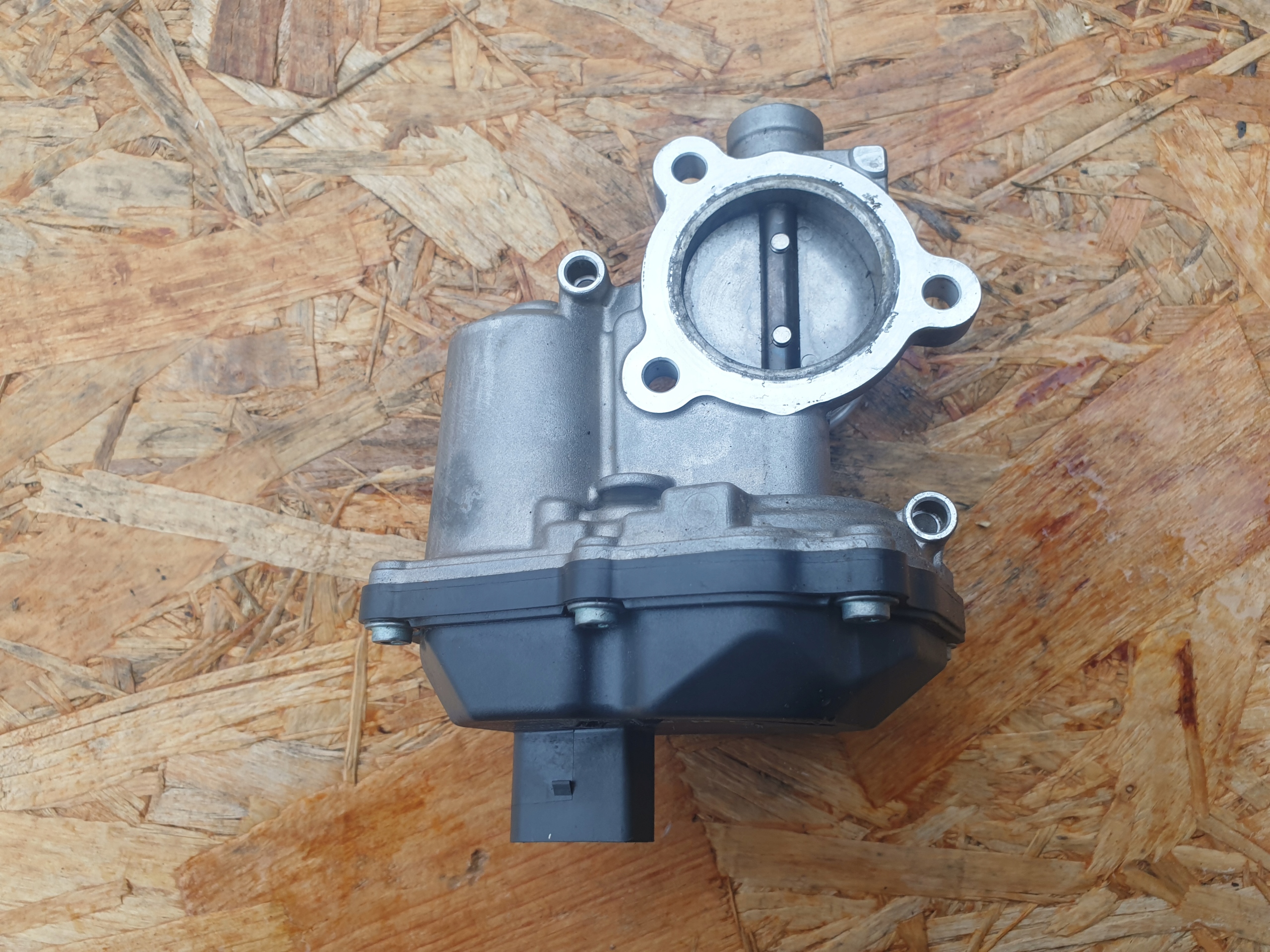 PRZEPUSTNICA SPALIN EGR VW SEAT SKODA AUDI 1.6 2.0 TDI 04L131501C