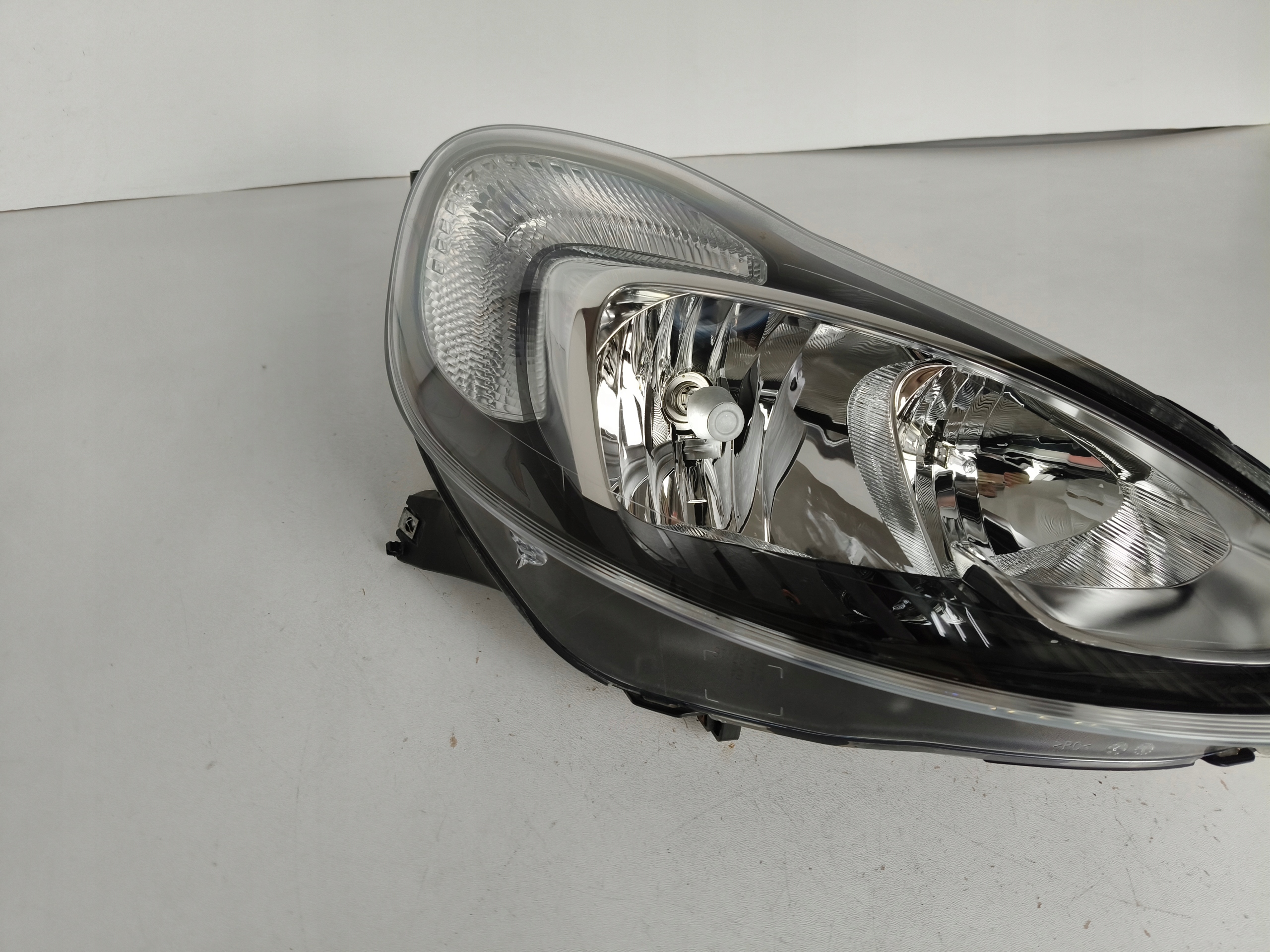light right REFLEKTOR OPEL ADAM 13