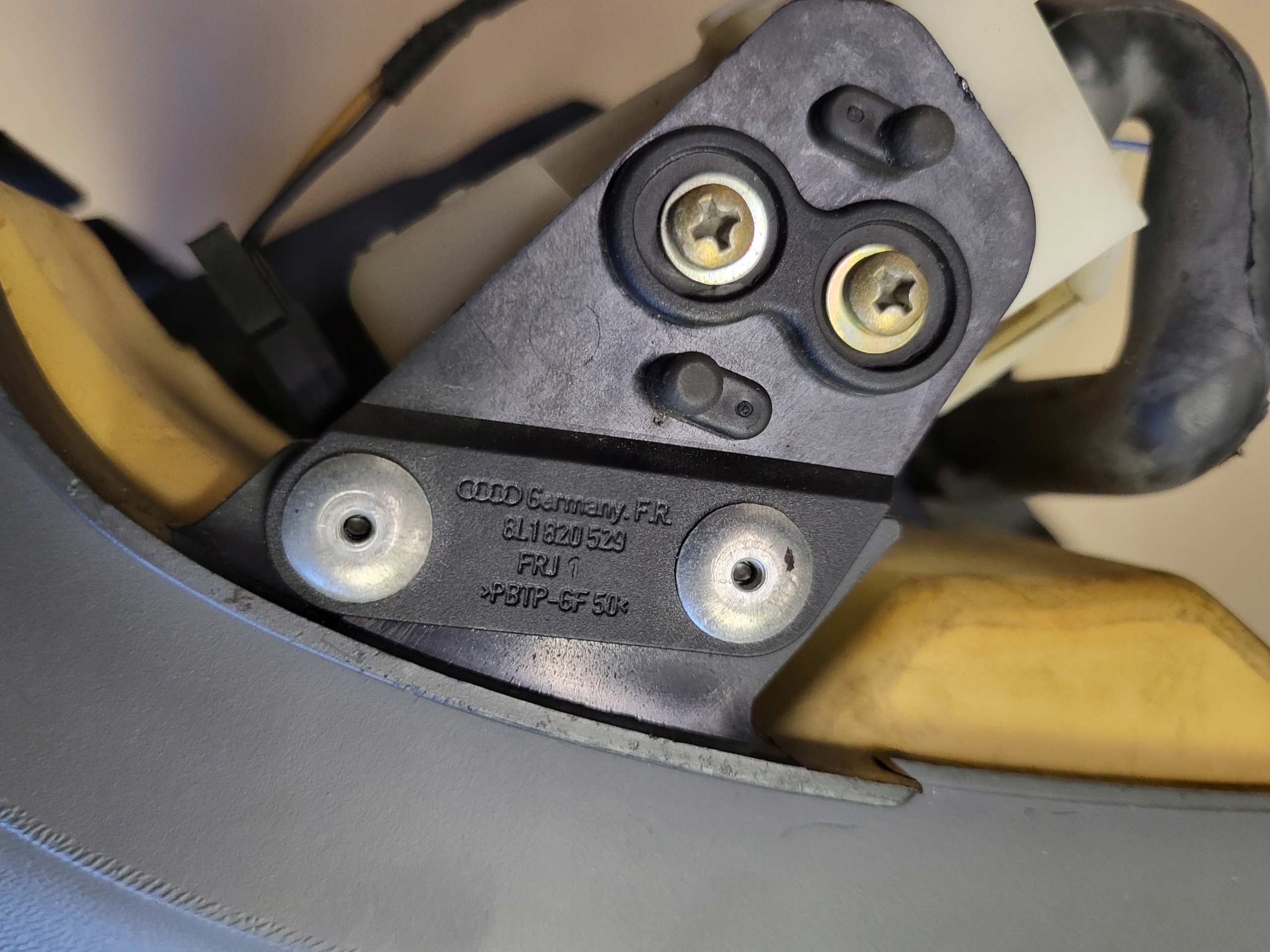 RAMA Blende Abdeckung PANEL konsole SRODKOWEJ unter KLIMATRONIK AUDI A3 8L OE EU