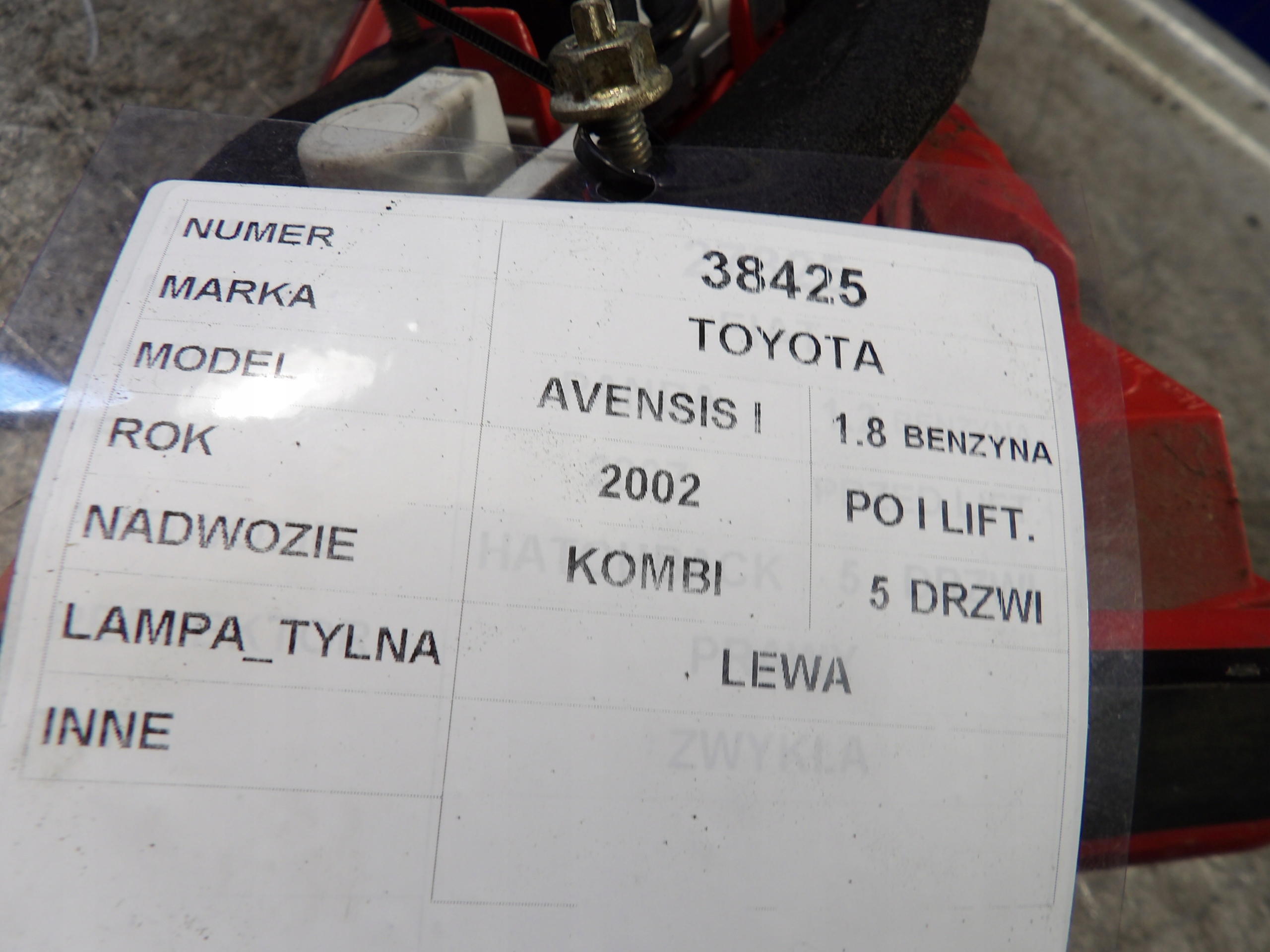 Toyota Avensis and light rear left