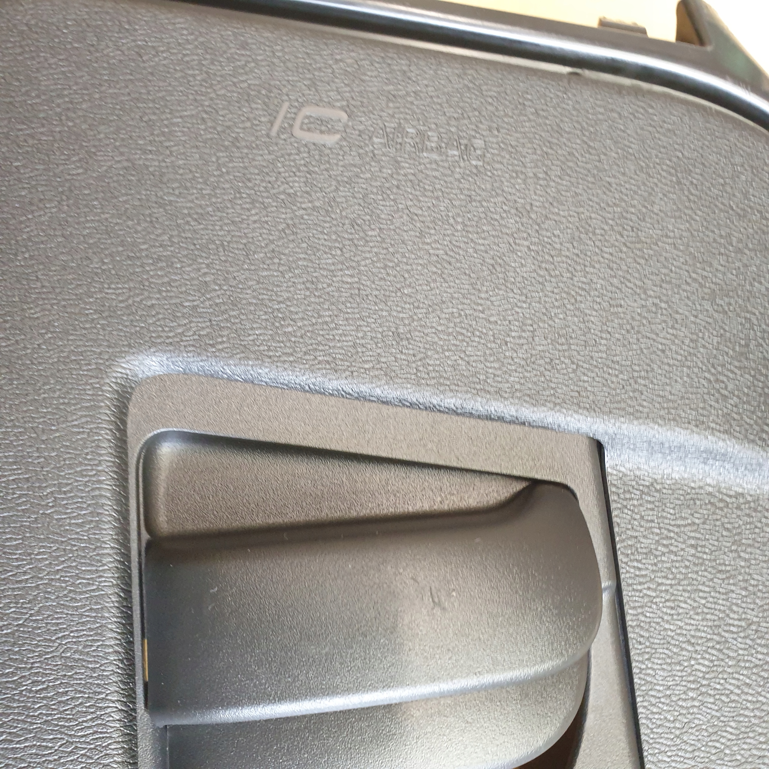 cover side SLUPKA B left central VOLVO XC40 OE black
