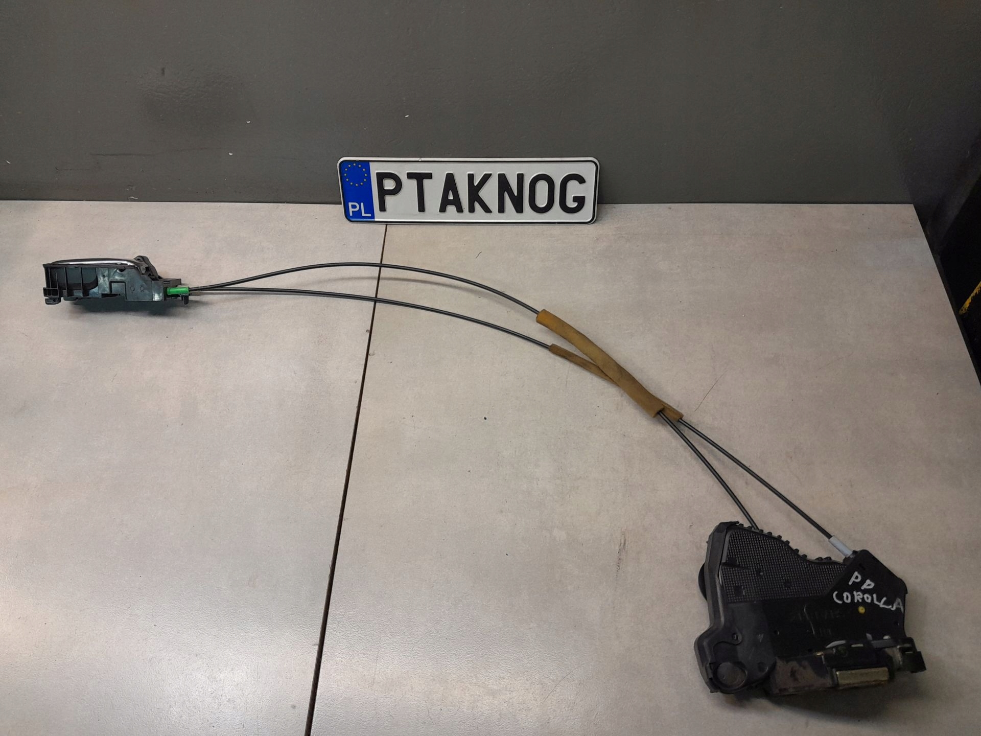 zámok dvere pravý predok Kľučka vnútorná COROLLA E12