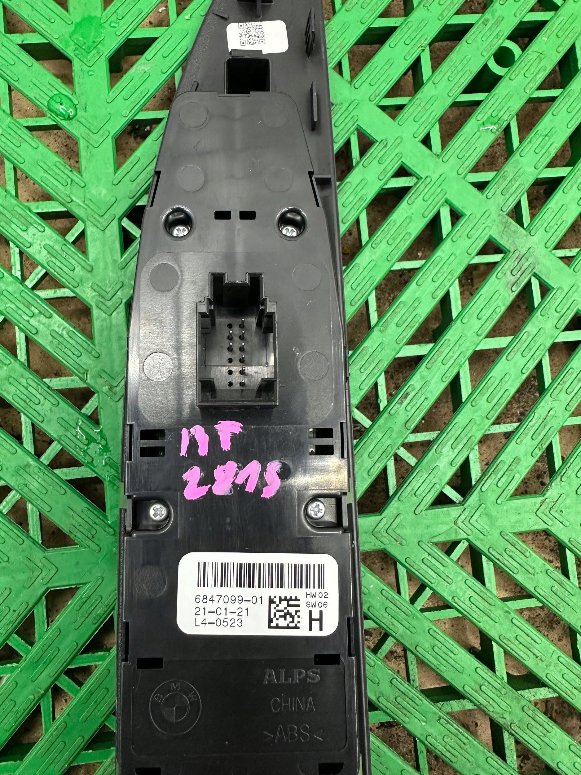 window control switch BMW X3 G01 6847099