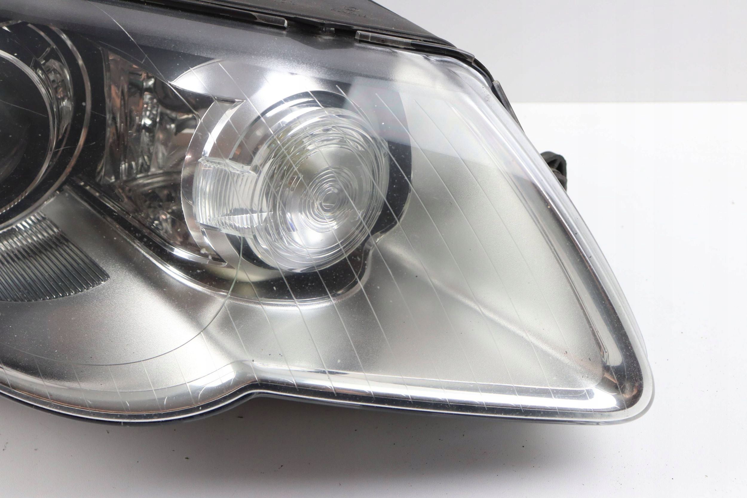 VW PASSAT B6 light front right front BI-XENON SKRETNA EUROPA 3C0941754G
