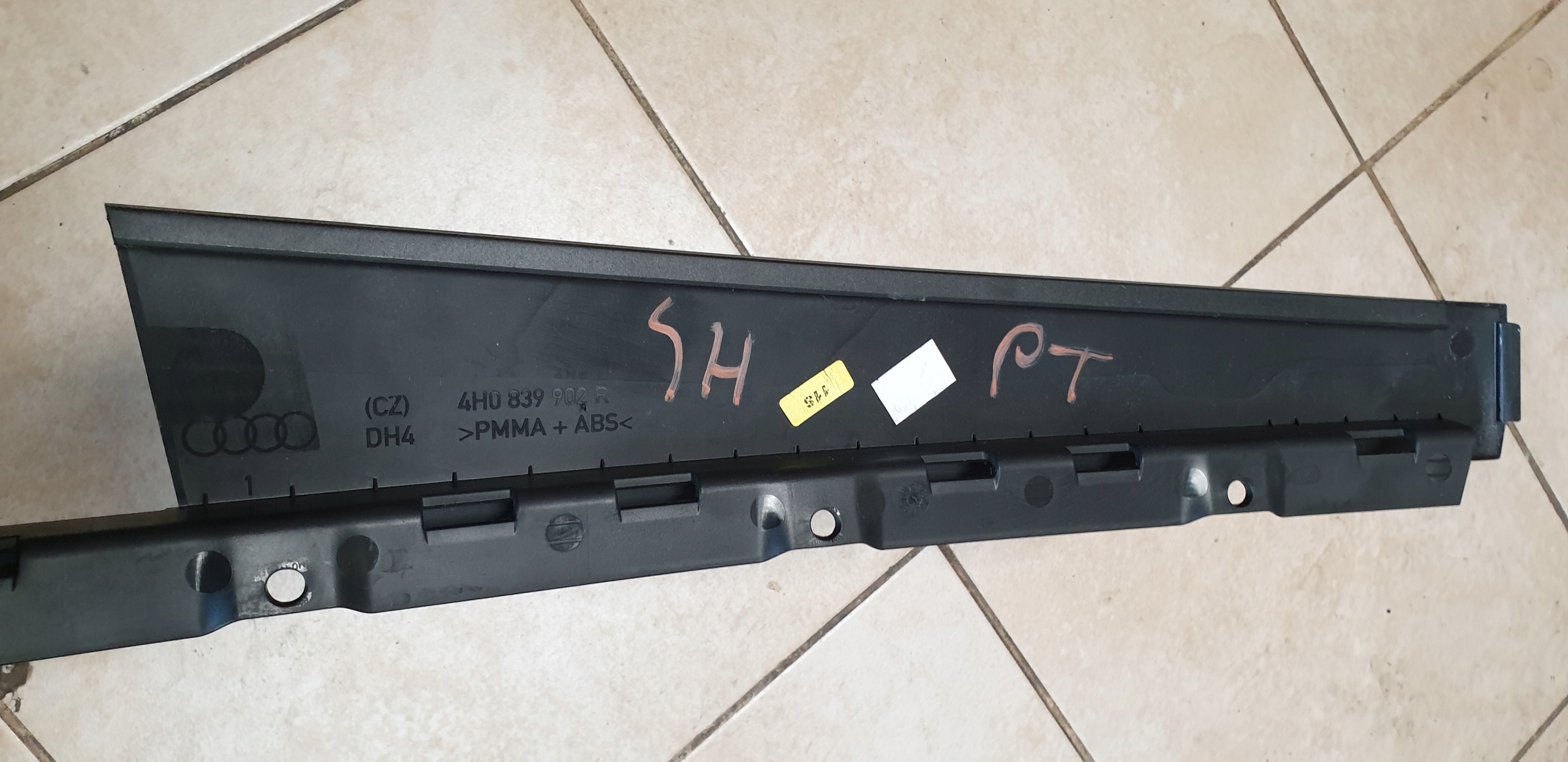 moulding pillar side door right rear part AUDI A8 D4