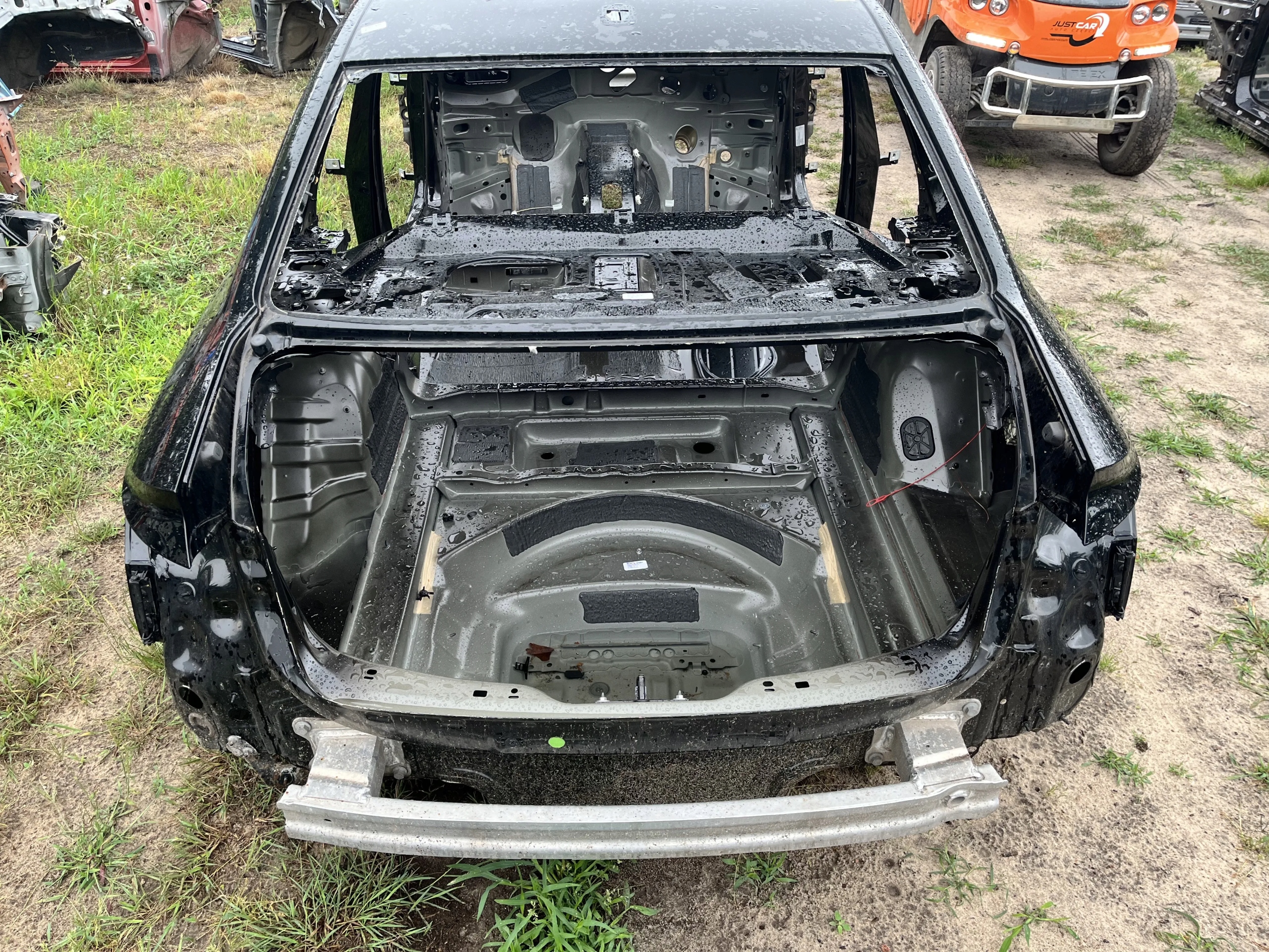 PAS TYŁ TYLNY WANNA AUDI A4 B9 15- LY9B SEDAN