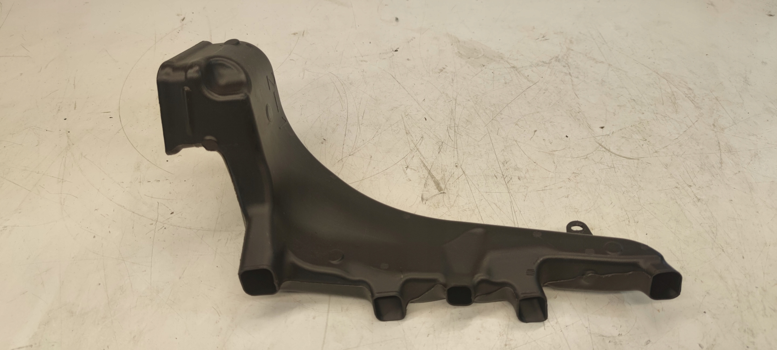 drain POWIETRZNY TUNEL right AUDI A4 A5 8K1819152A