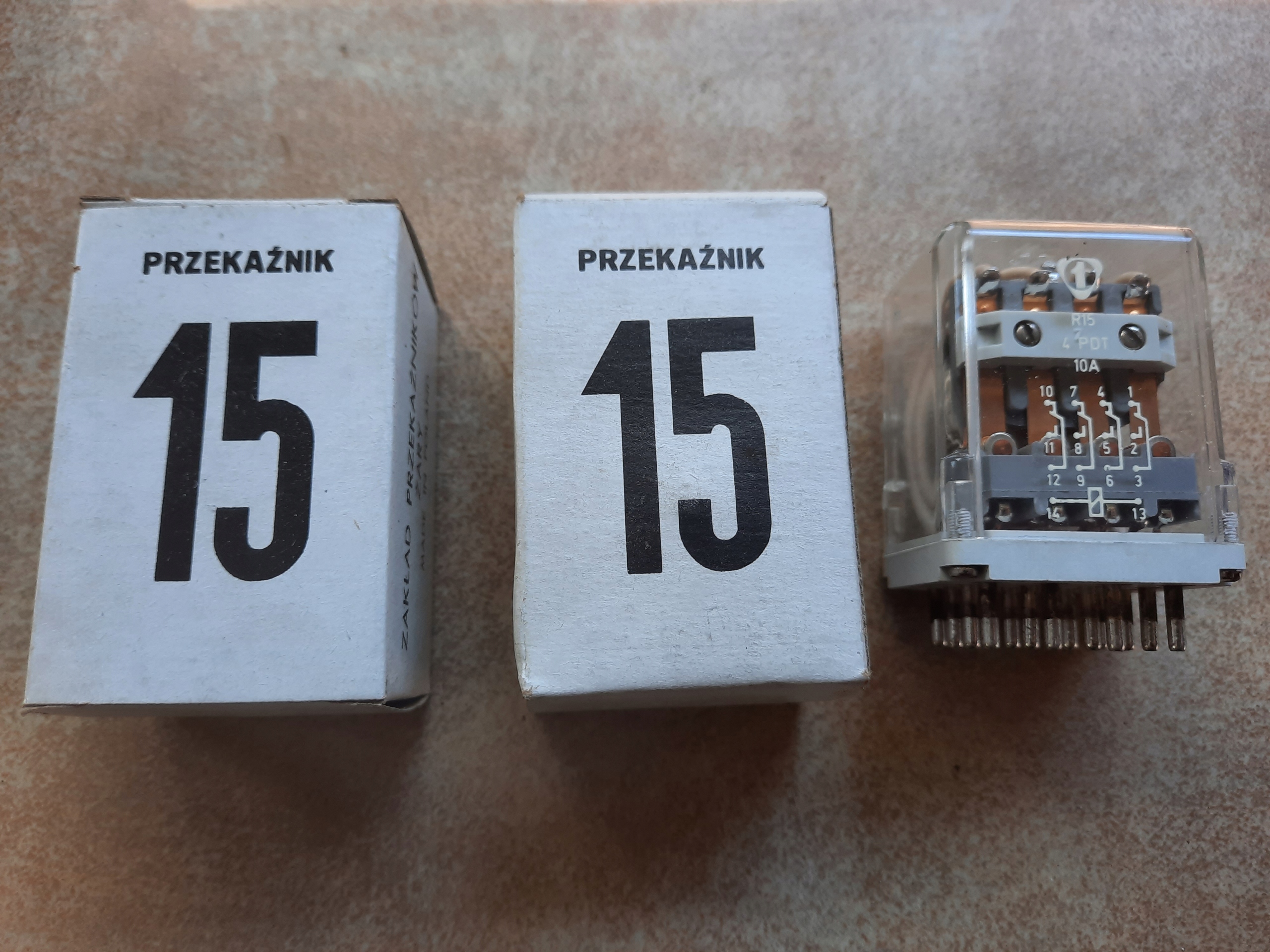 Przekaźnik R15 4PDT 24V AC 10A przekaźniki r 15