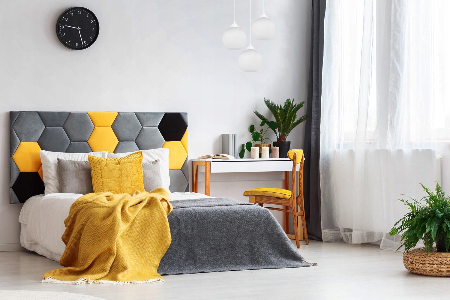 LAMPA WISZĄCA KLASYCZNA METALOWA SZKLANY KLOSZ Marka Light Home