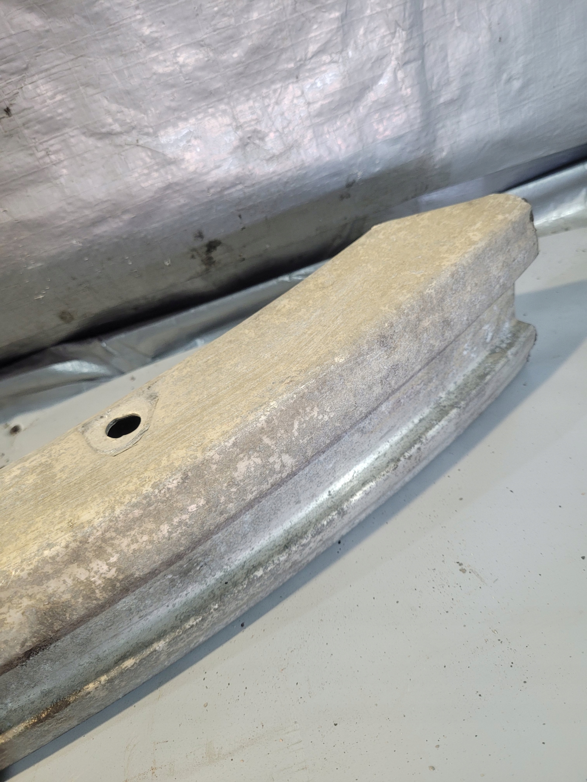 bumper support front VOLKSWAGEN PASSAT B5 97r. 1.6B