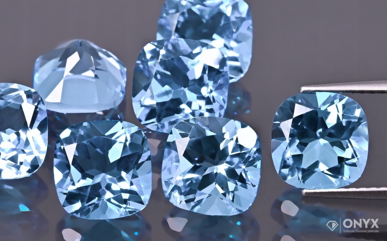 Topaz Sky Blue fazetovaný cushion 8x8 mm