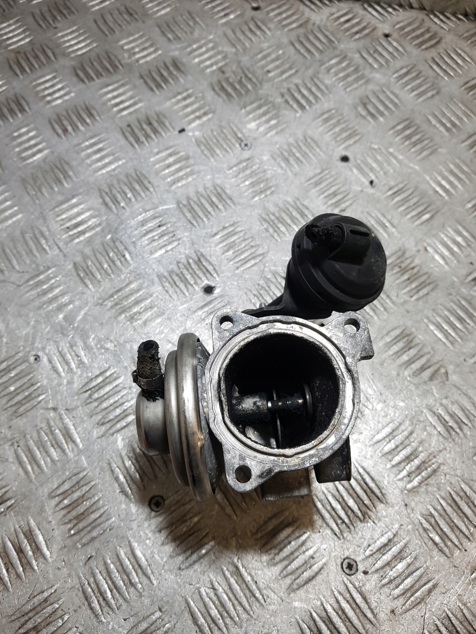 EGR valve VOLKSWAGEN GOLF 4 038131501E