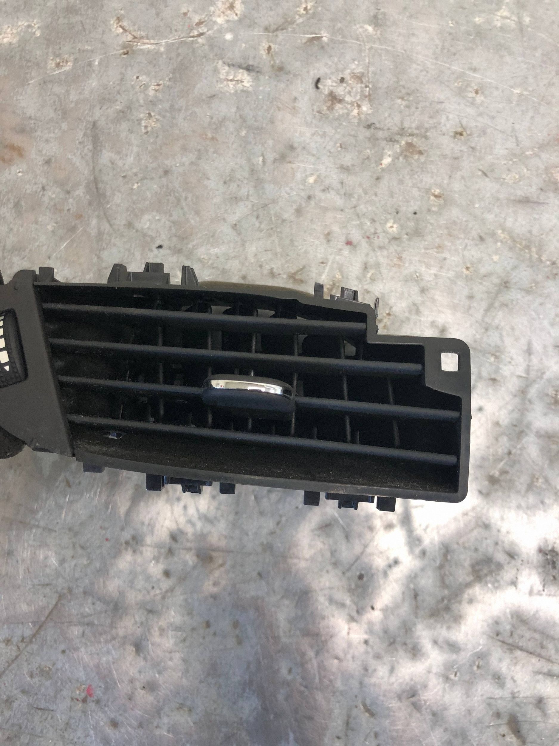 grid air conditioning devices left front OPEL ASTRA K 39079555