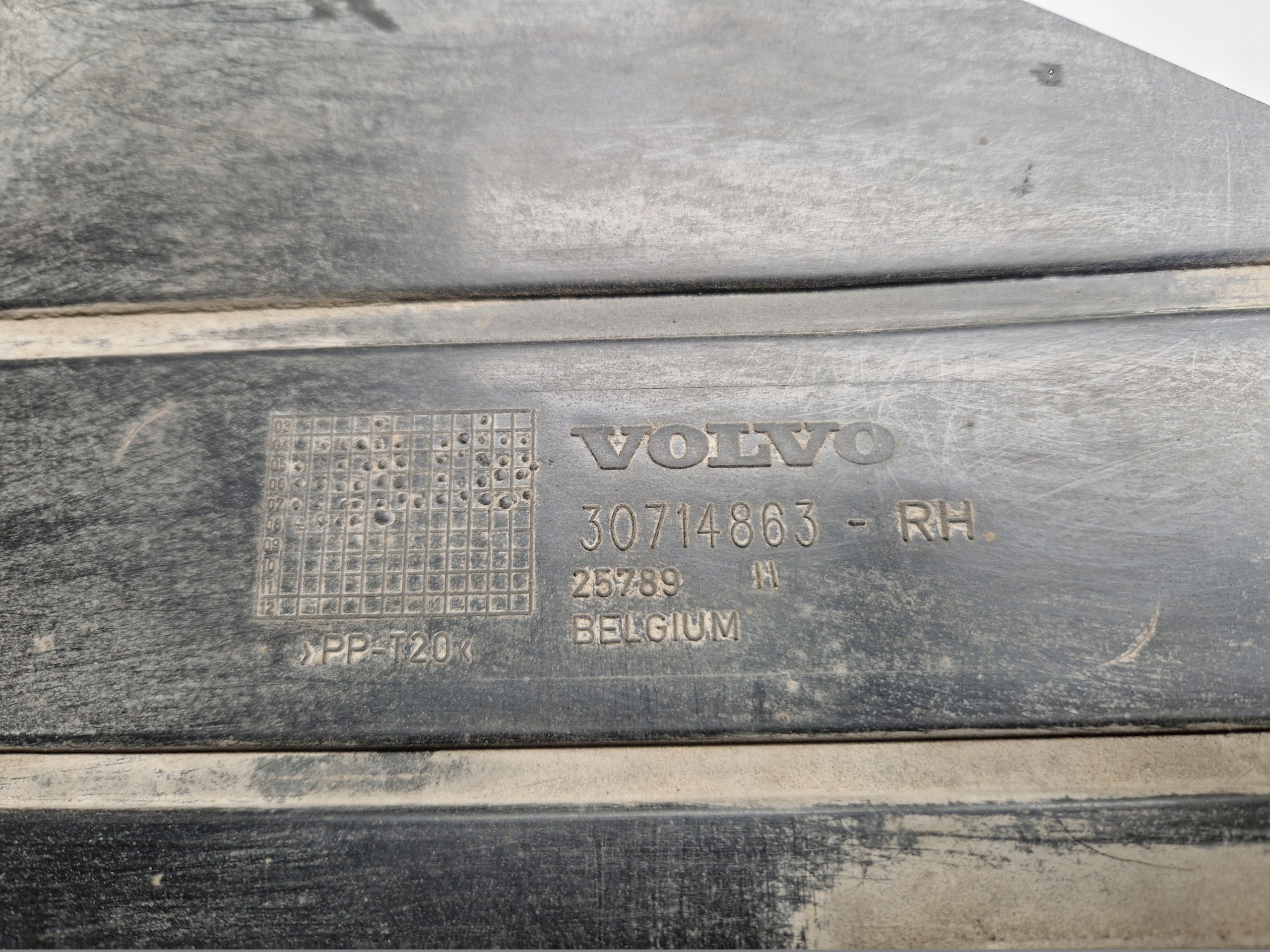 VOLVO V50 LIFT cover lower chassis 30714863