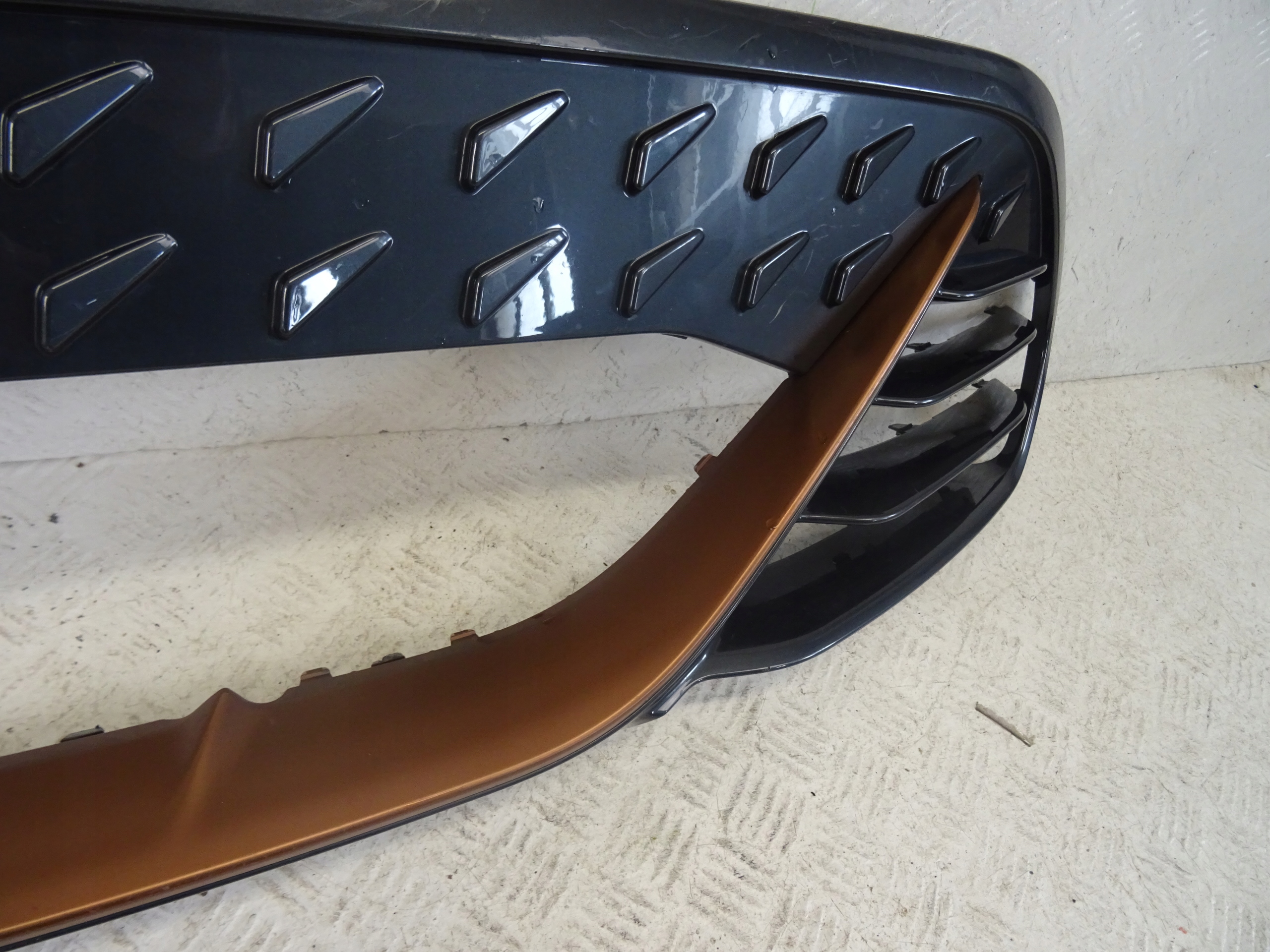 grid of a bumper front front central SEAT CUPRA BORN 10E805903C