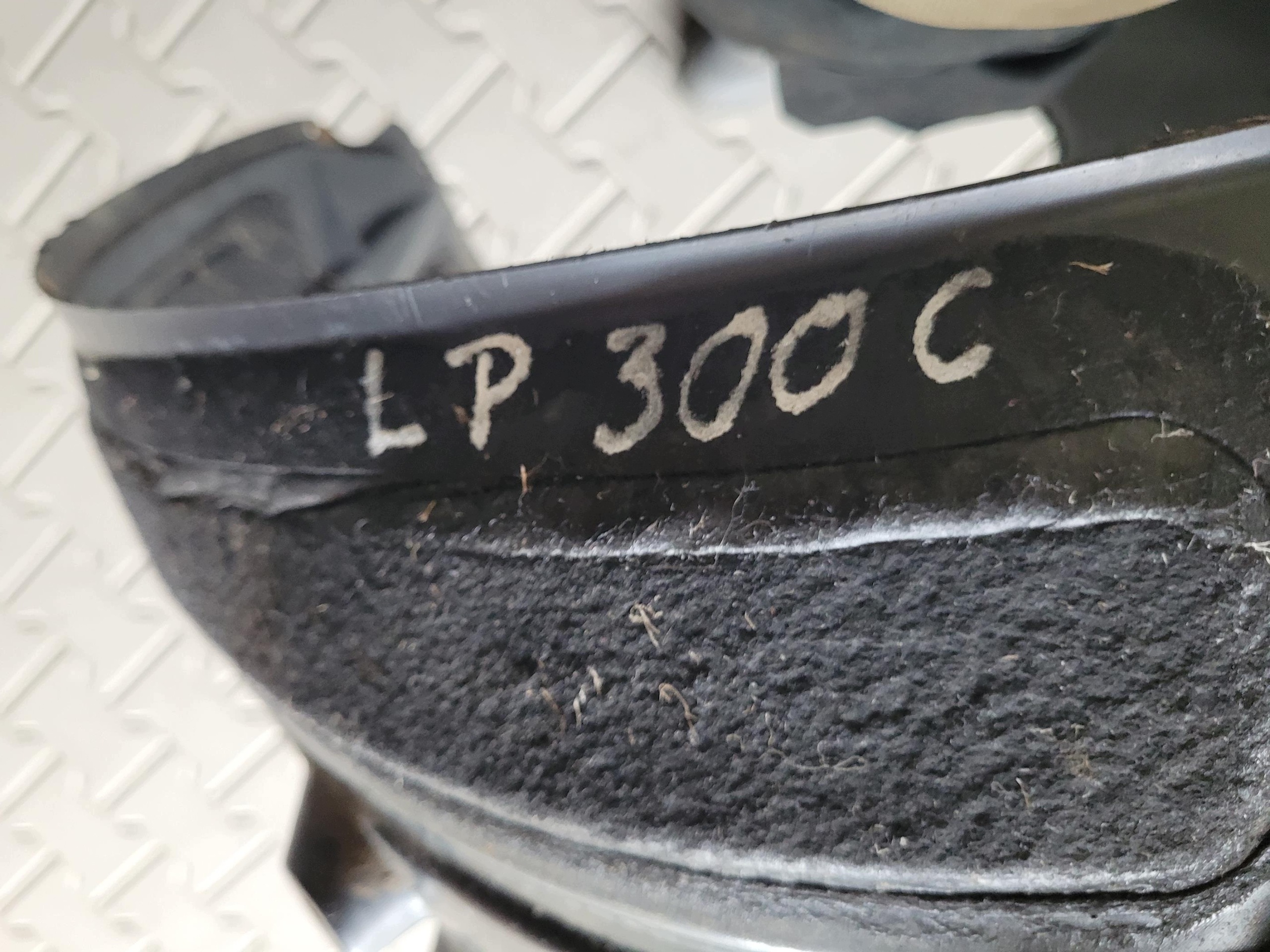 mudguard front left front left 68084288AE CHRYSLER 300C II LANCIA THEMA