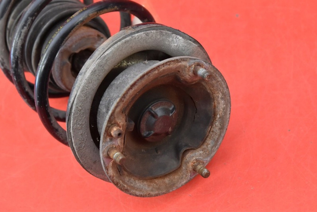 shock absorber right front 4036122 BMW E90 E91 2.5 and 218 KM 04-10