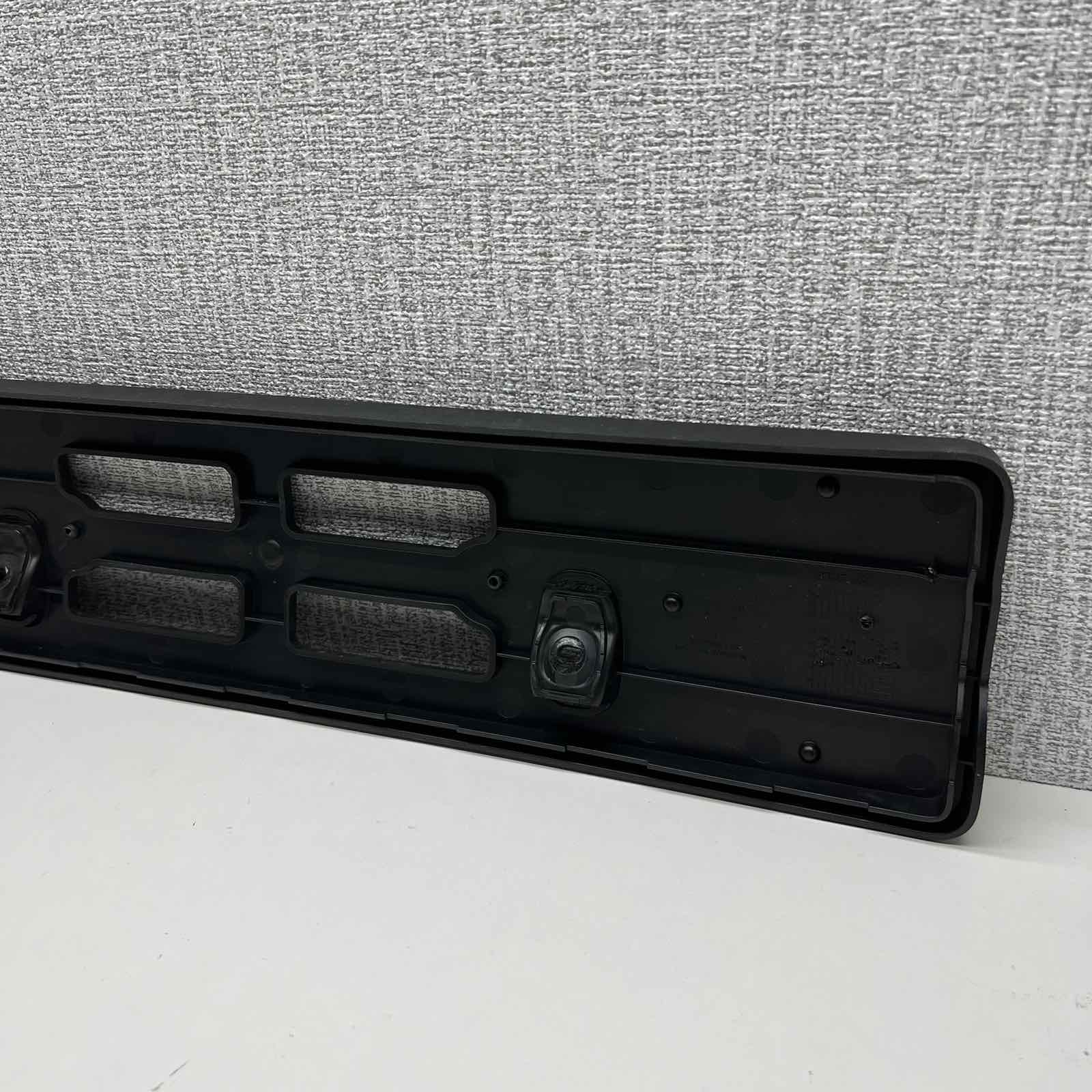 VOLVO XC60 II R design 22- frame pad REJESTRACJI front 32227716