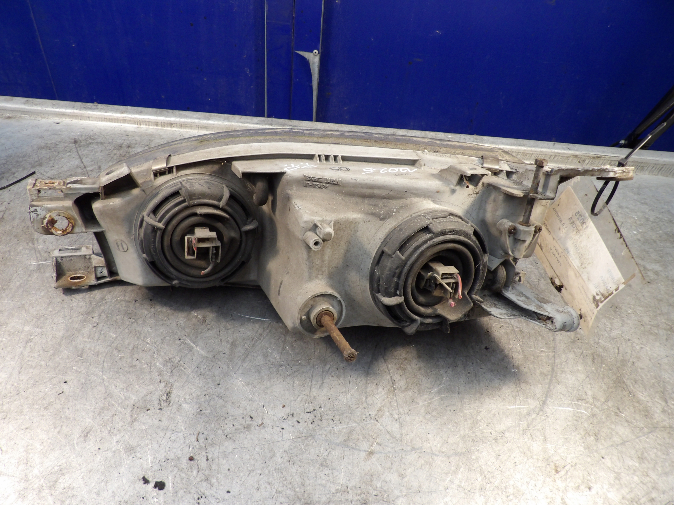 Toyota Camry III light front left 11075424