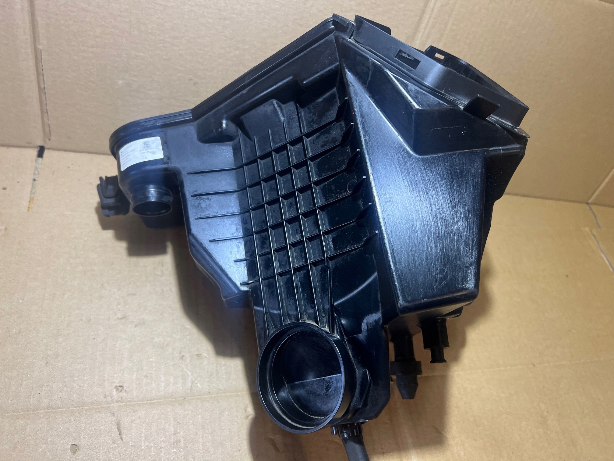 AUDI Q5 8R 3.2 FSI Gehäuse filter luft 8K0133837E