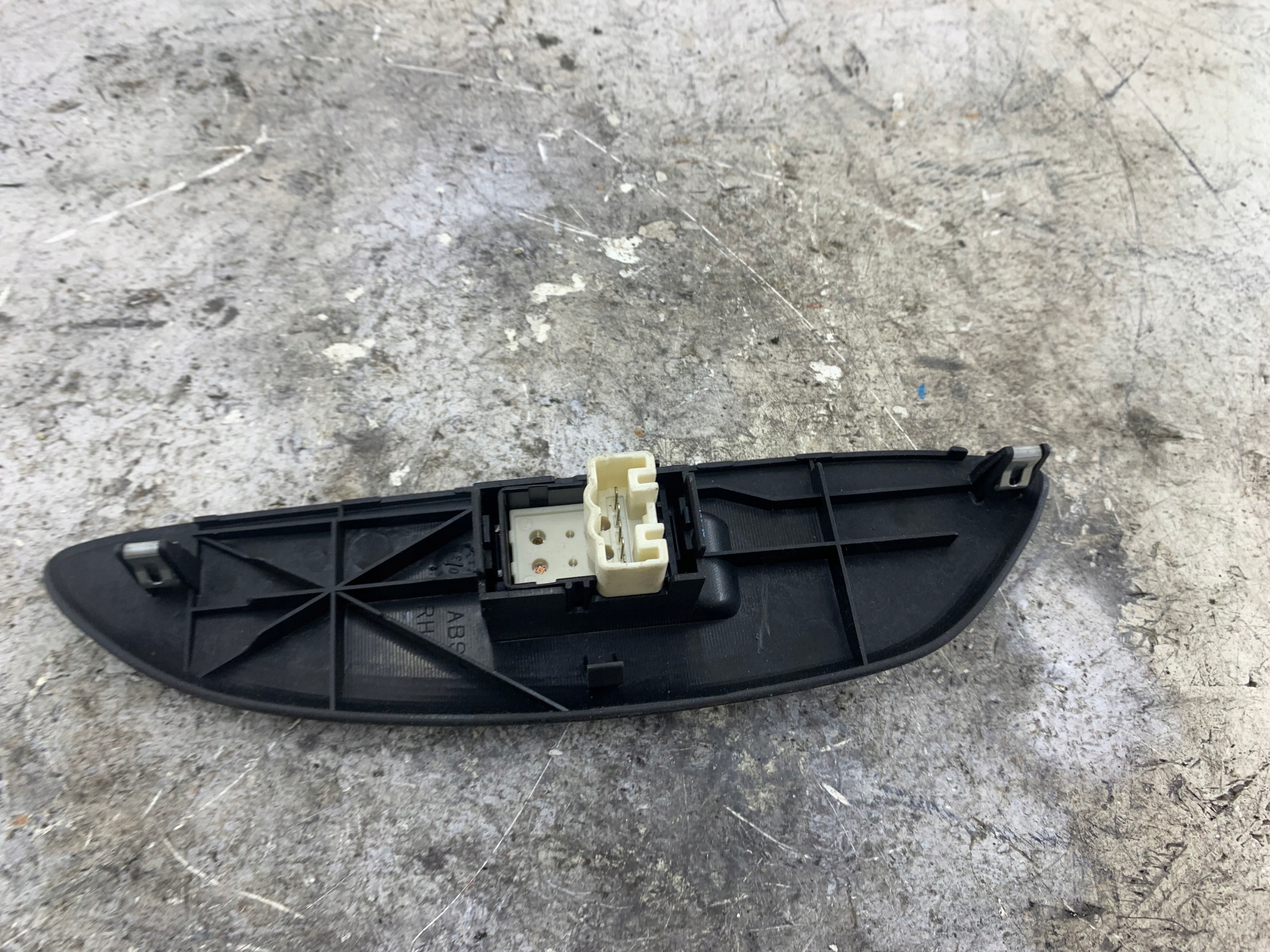 TOYOTA YARIS a PANEL okna pravý předek