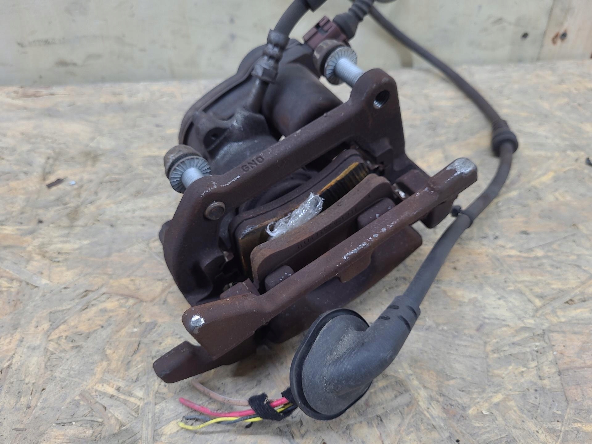 caliper brake rear part right side Audi A4 B8 2011 32335478