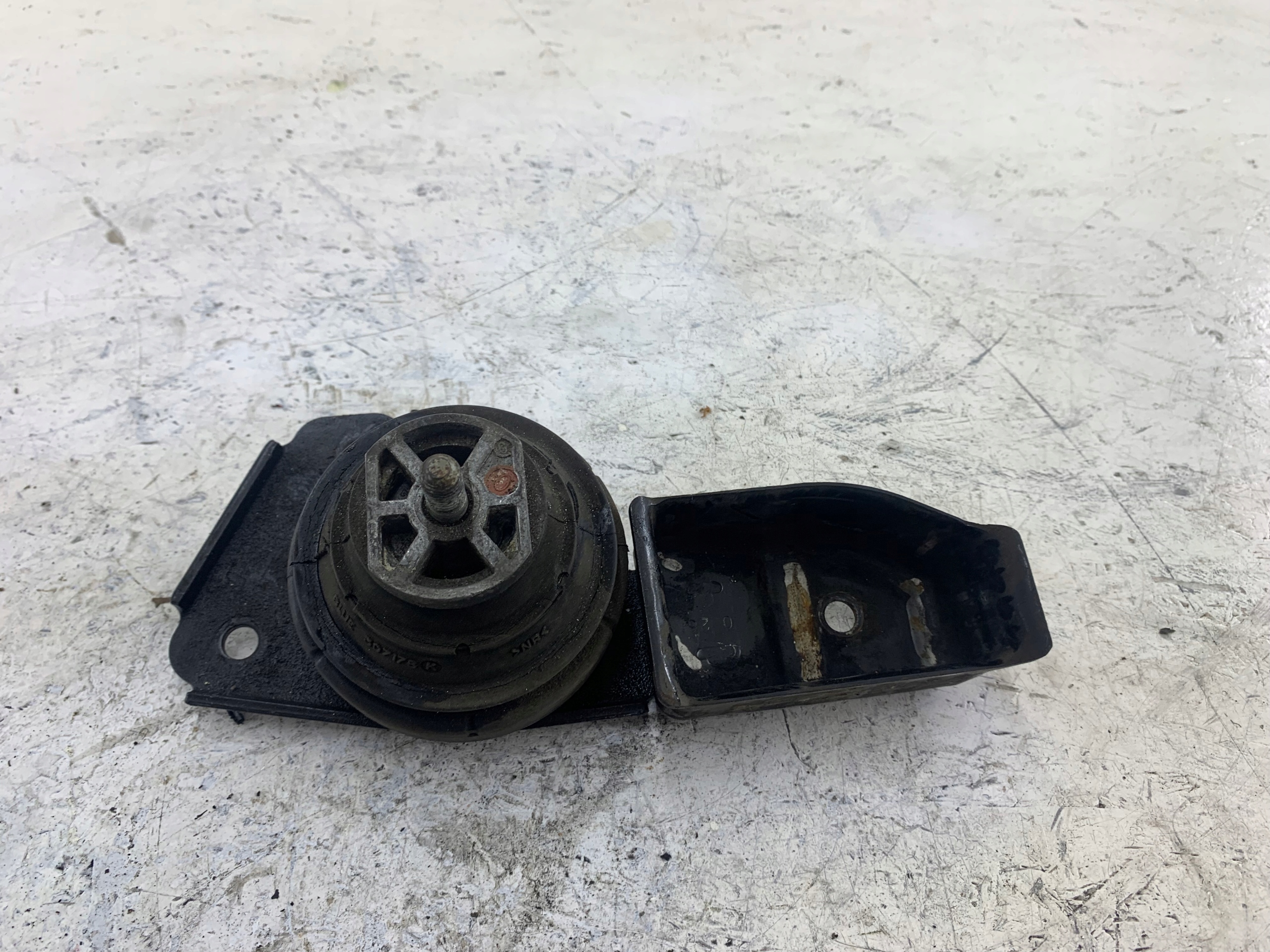 VW SHARAN and SEAT ALHAMBRA GALAXY MK1 engine mount 7M3199132R