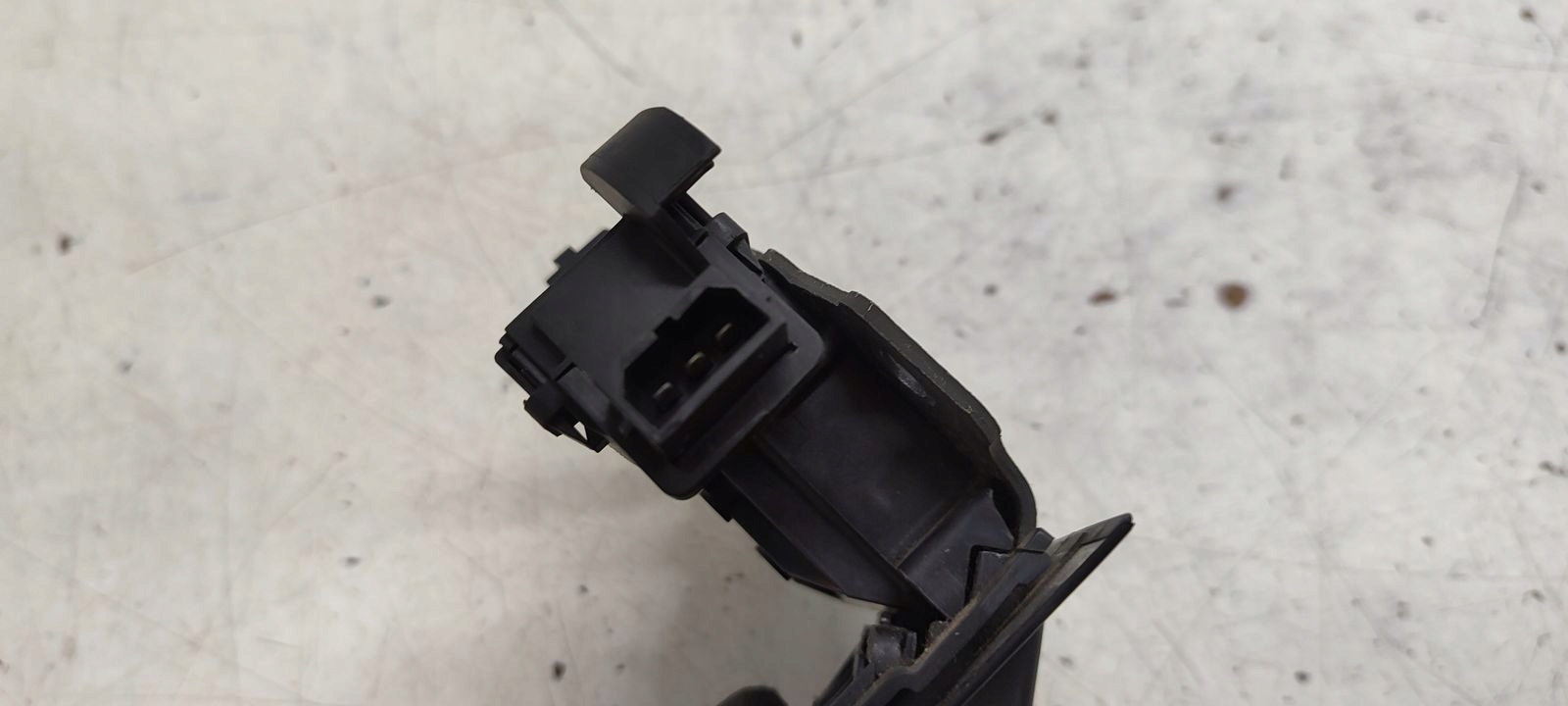 lock bonnet boot Audi A4 B7 2,0 TDI kombi