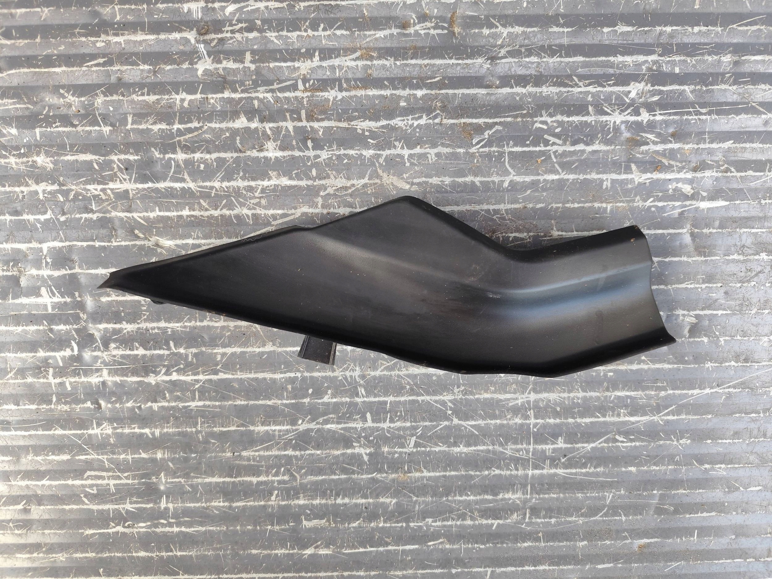 OPEL MOKKA II B corner cover under the window left 9836321180