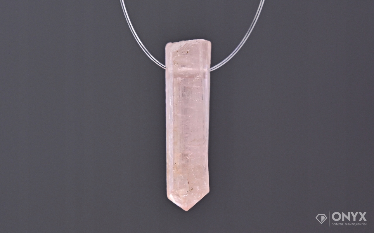 Turmalín provrtaný přírodní křišťál 14,5x5,5