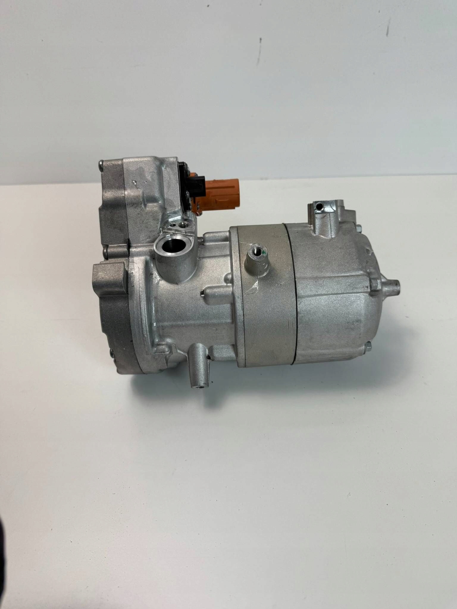 BMW i4 G26 5A7D233 компрессор кондиционера