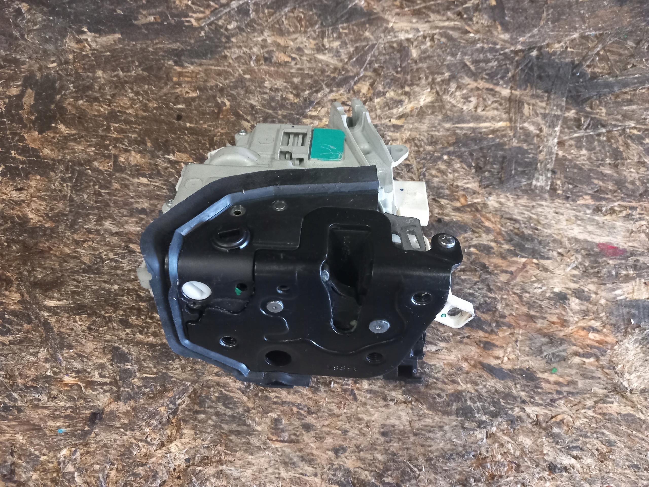 AUDI A3 8V lock door left rear part 5 PIN 8K0839015G