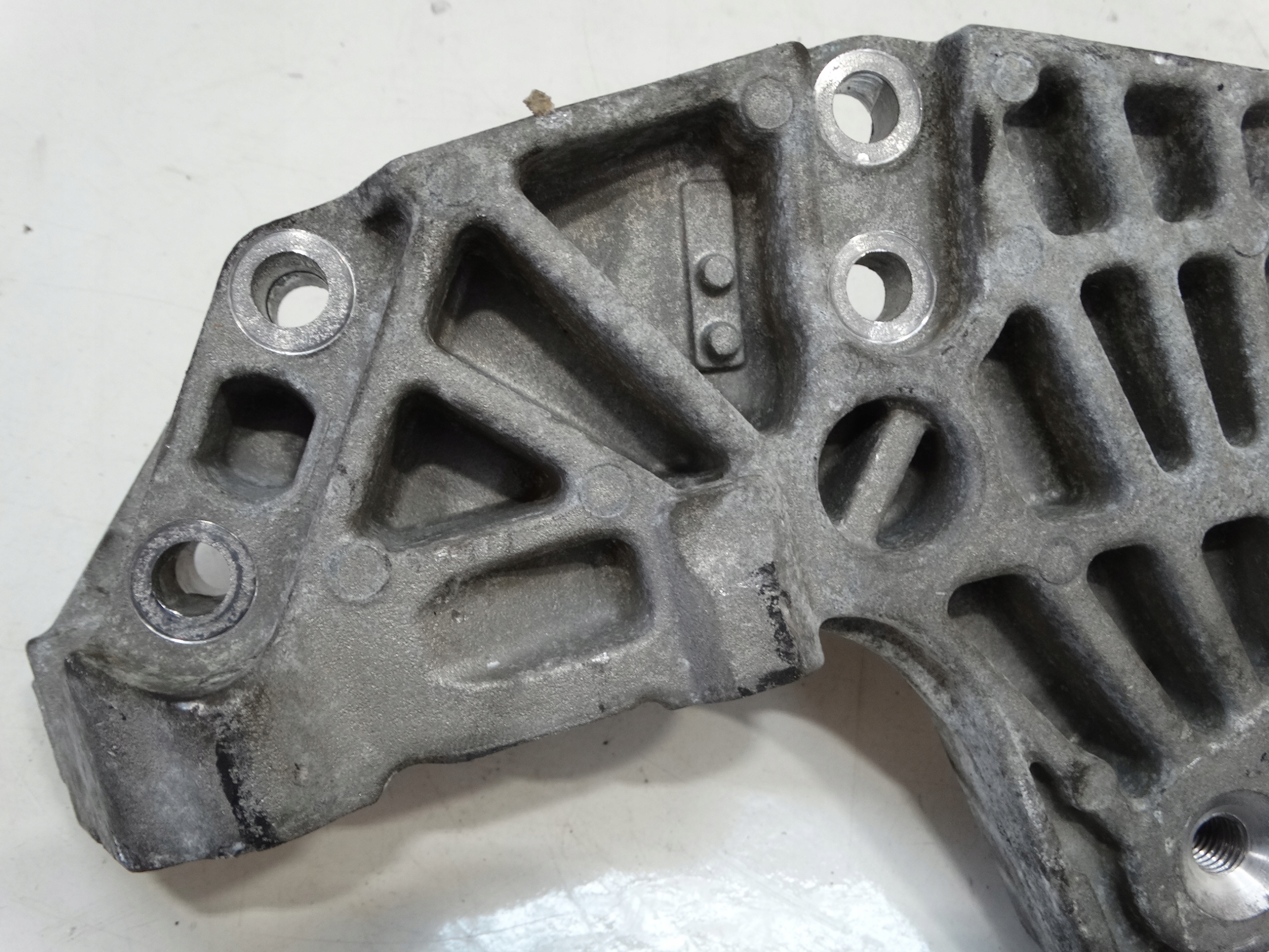 holder engine mount RENAULT SCENIC III 2.0 DCI 09-13R. 8200741758