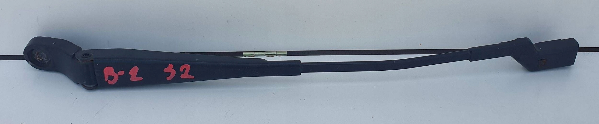 Skoda Fabia Mk2 II 2 wiper arm windows left 5J1955409B