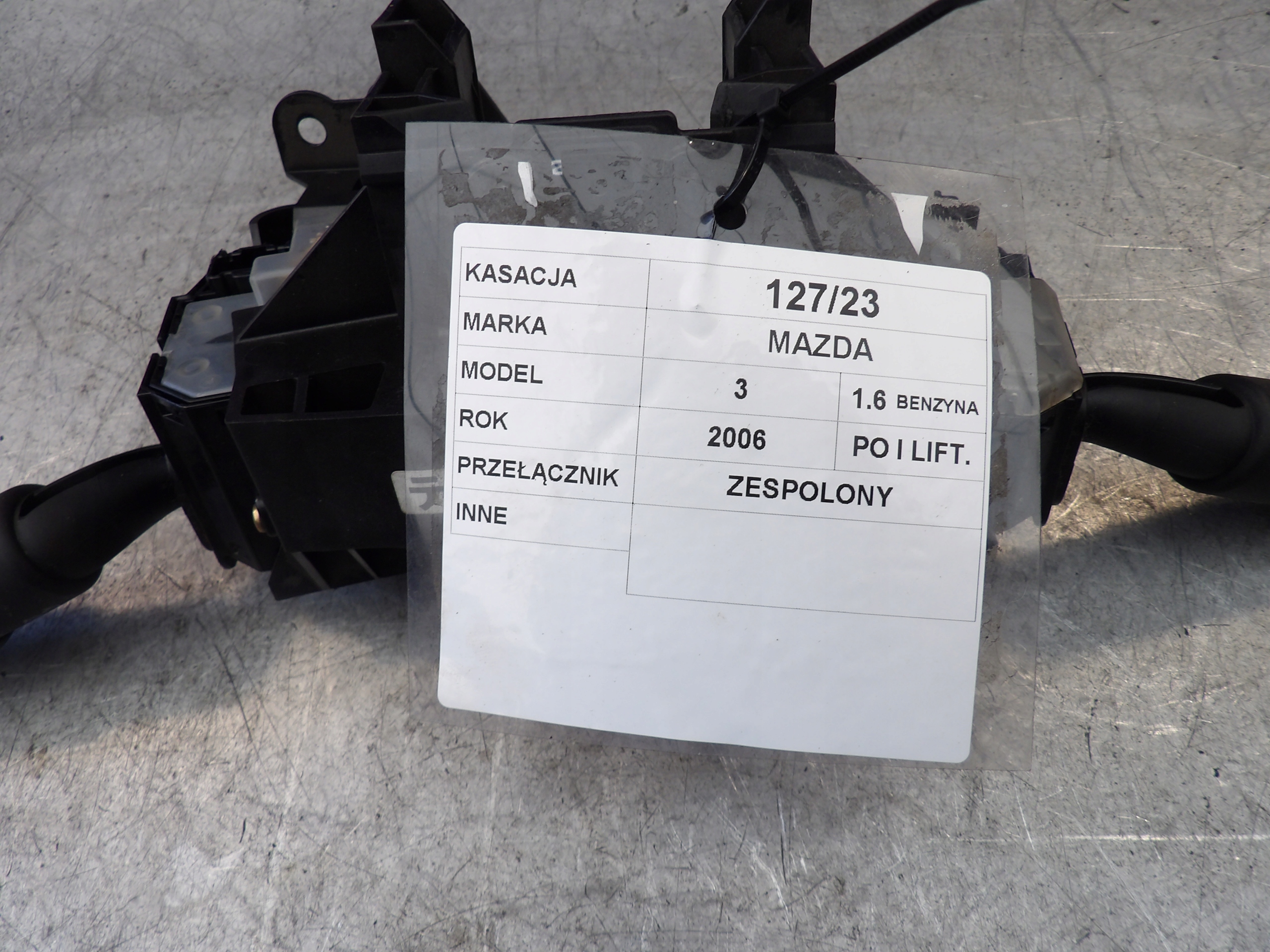 COMMODO ESSUIE GLACE MAZDA 3 1,6B
