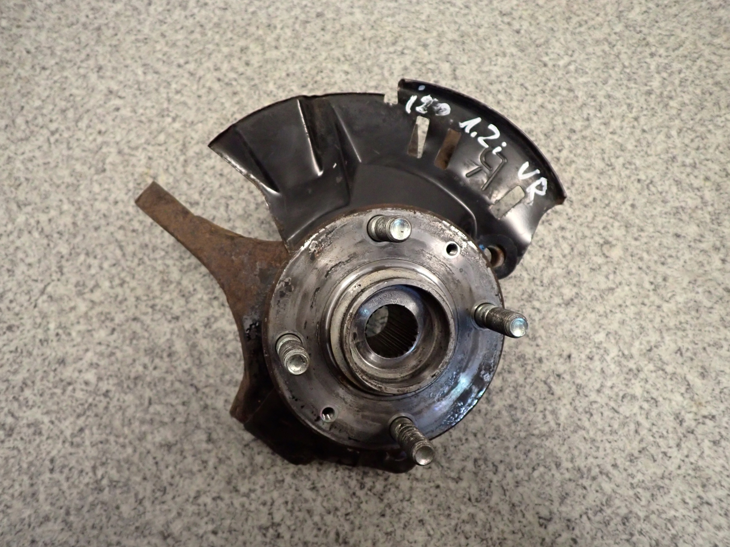 HYUNDAI i20 08-12 передній правий кросовер