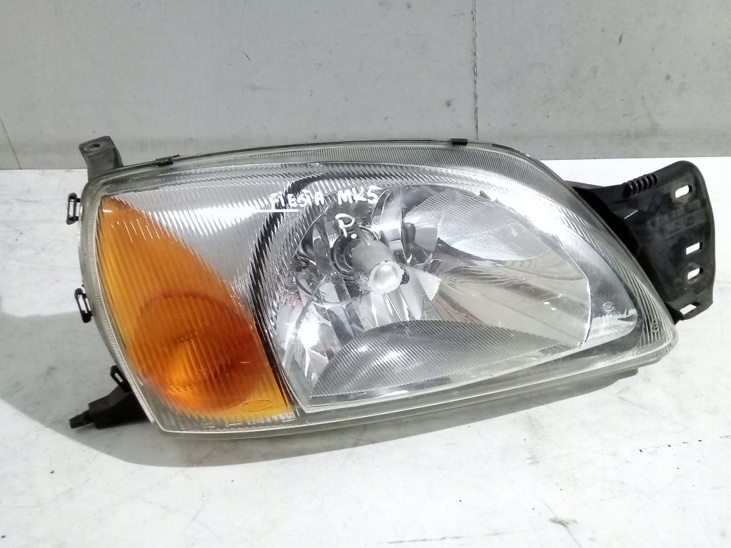 Ford Fiesta MK5 light right front front