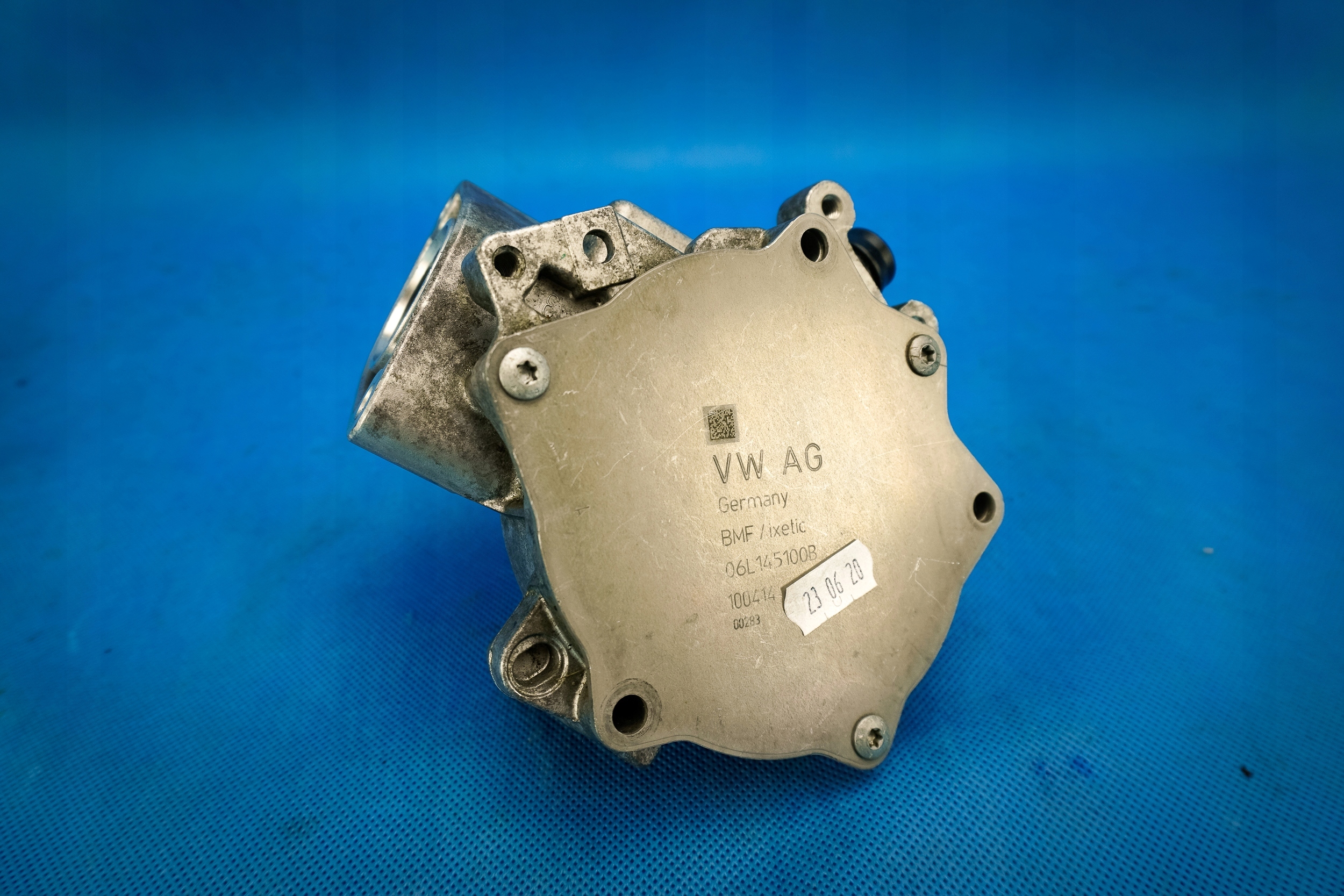 pump vacual vacum Audi S3 A6 VW 06L145100B