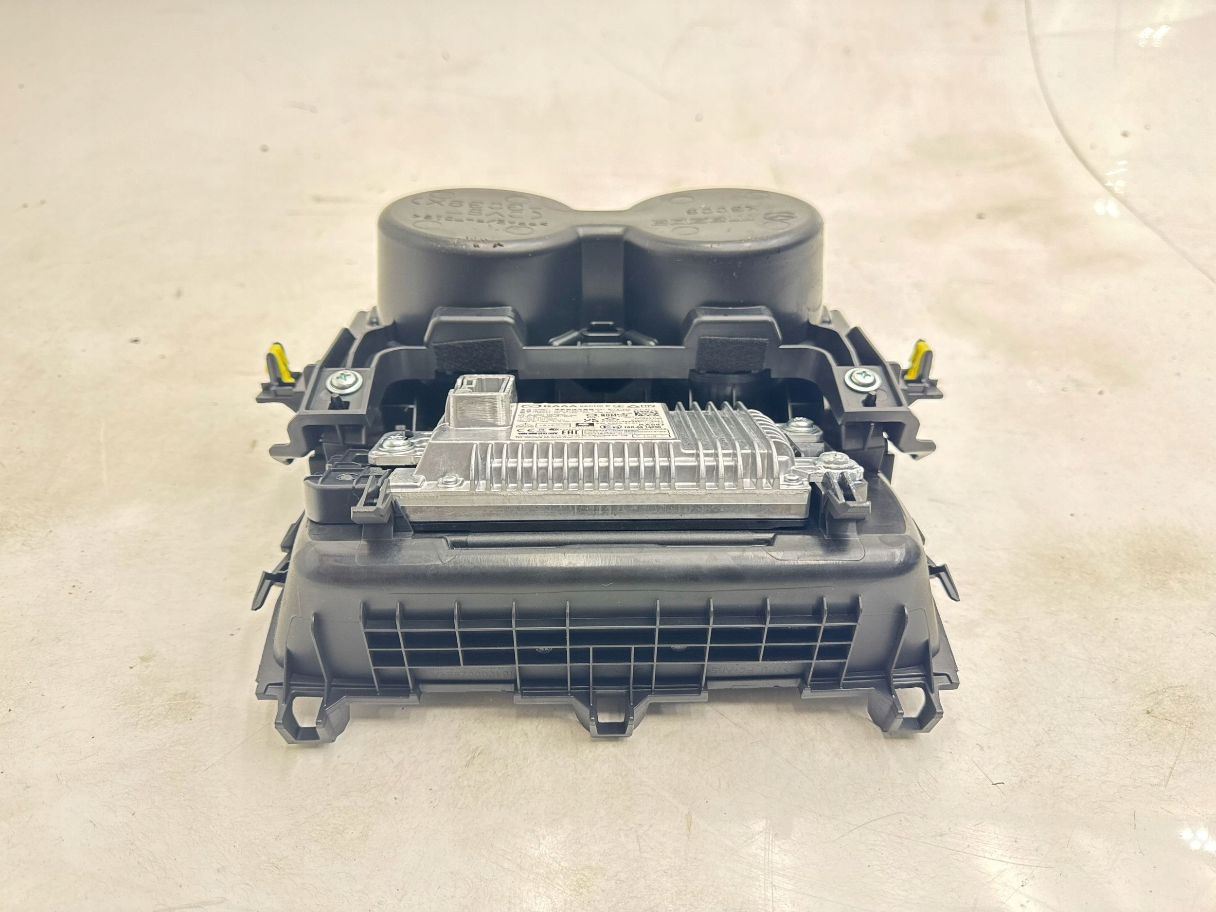 бардачок консоли mazda CX-30 10R0616090