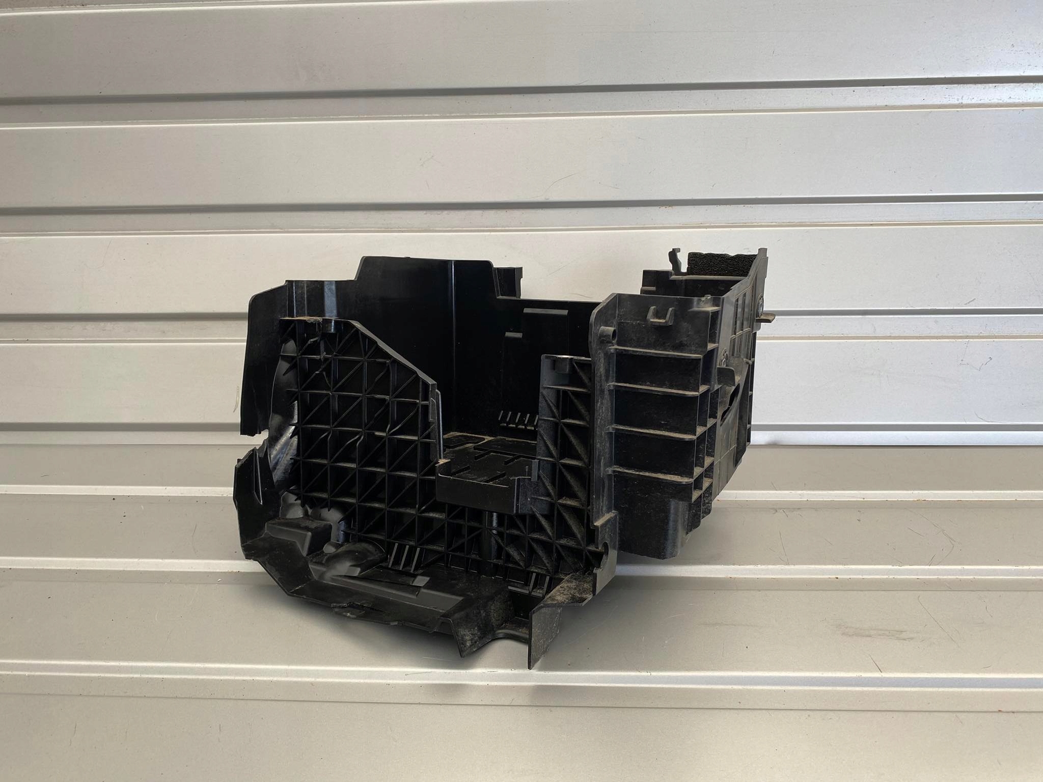 RENAULT MEGANE IV КОРПУС АККУМУЛЯТОРА 244280249R