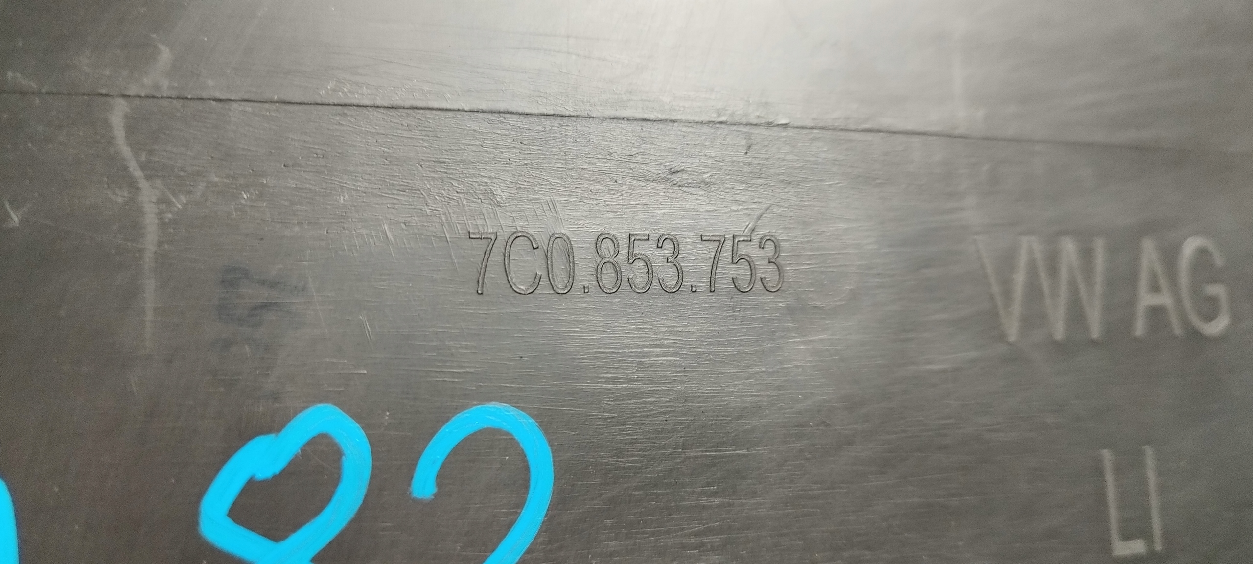 H82 VW CRAFTER II 17- moulding left rear part 7C0853753