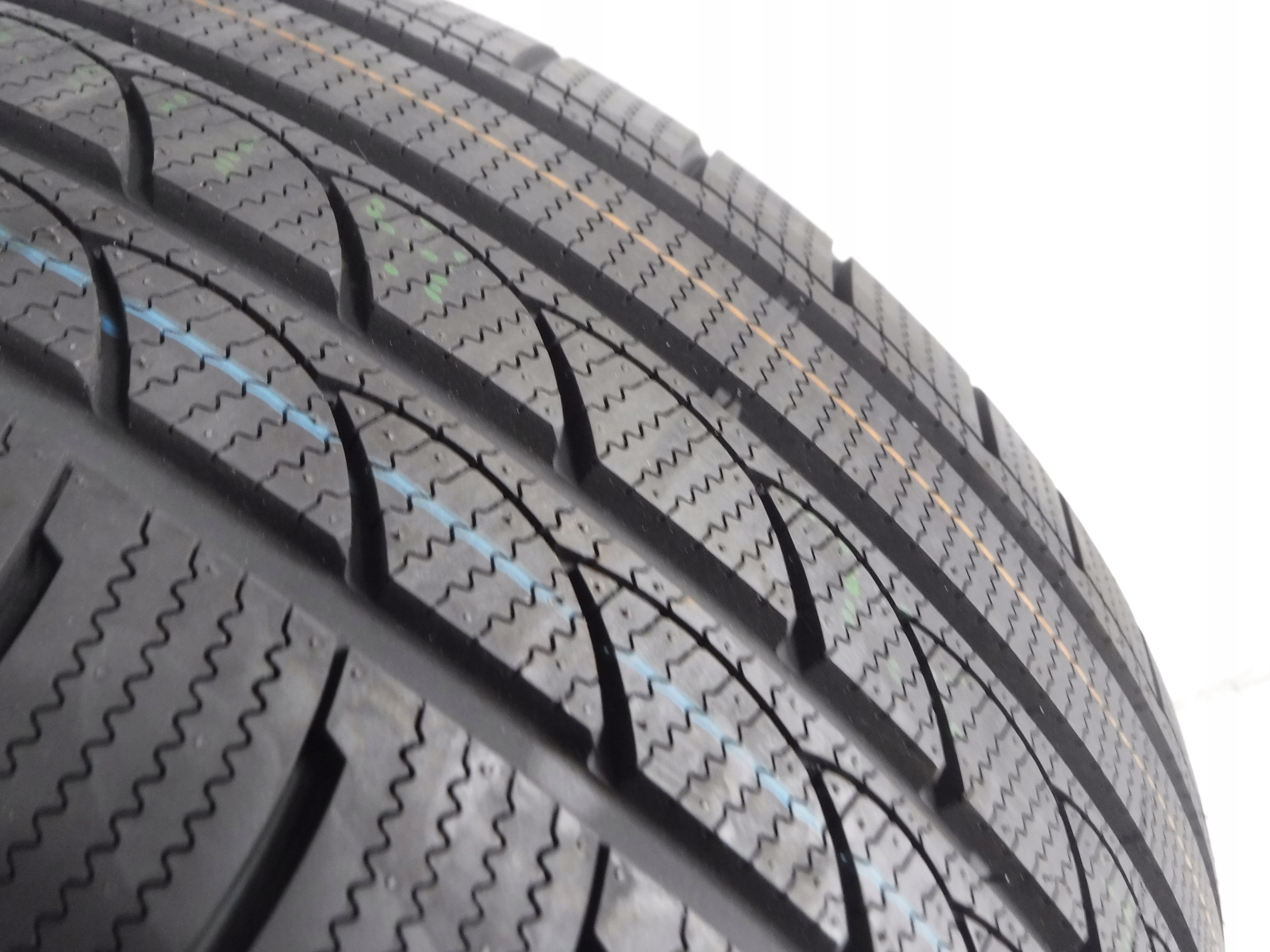 OPONY ZIMOWE TRACMAX ICE-PLUS S210 195/45/16 84H Model ICE-PLUS S210