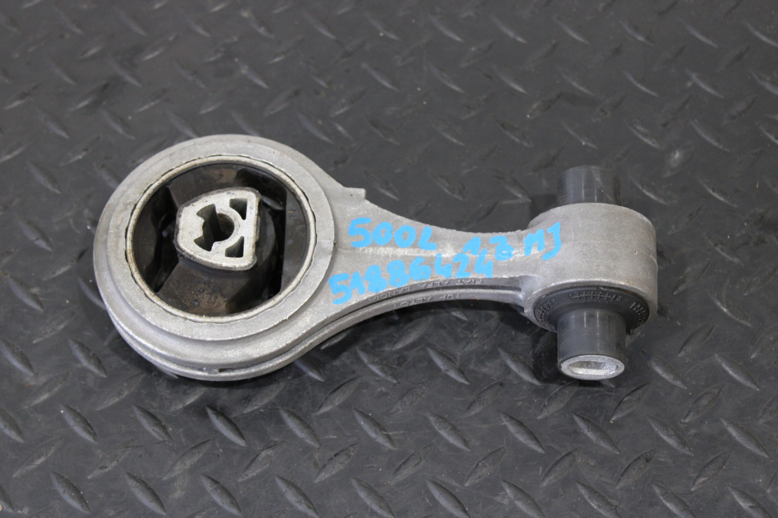 holder engine mount 51886424 FIAT 500L 500 L
