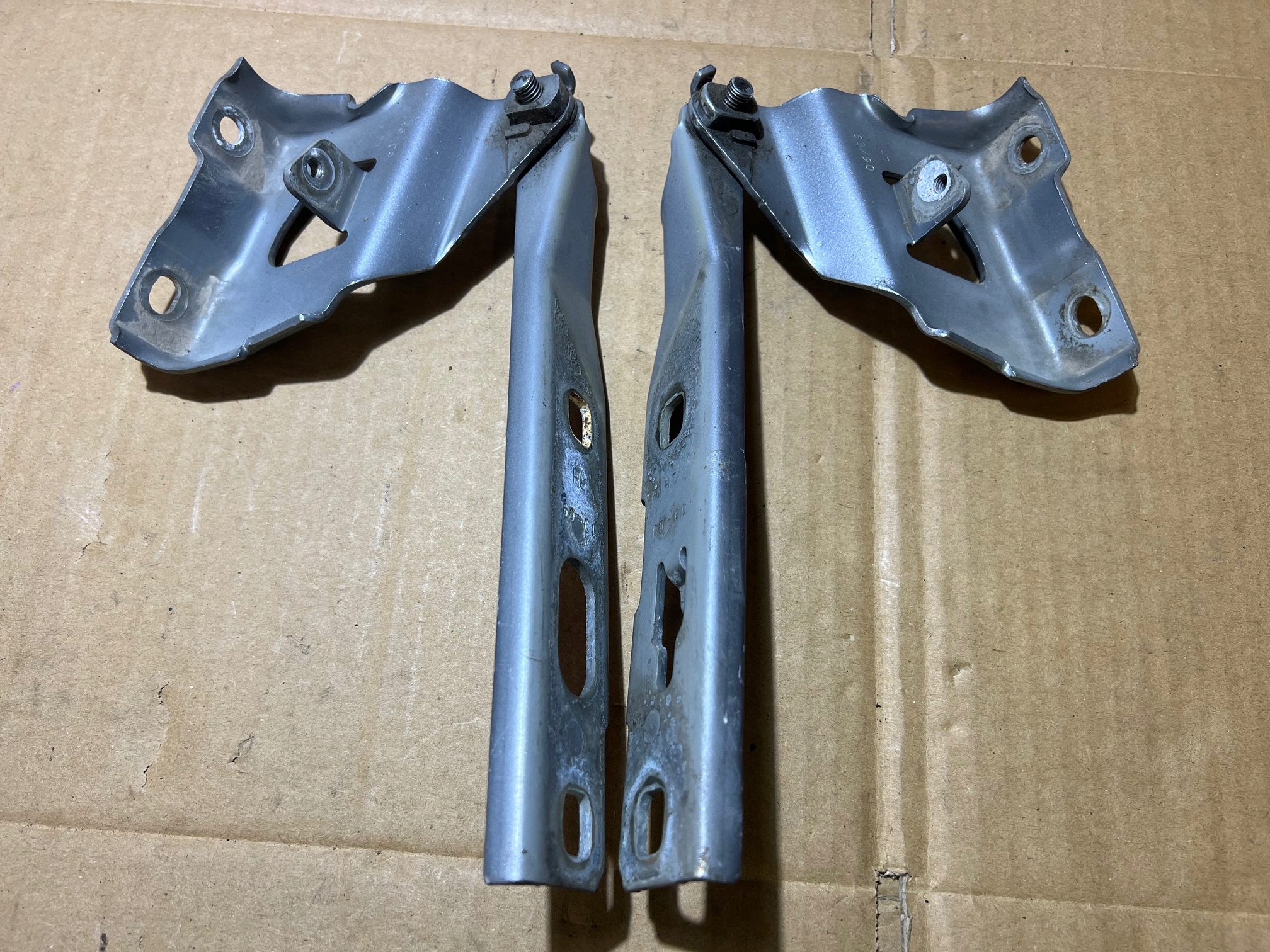 AUDI A4 B8 hinges hinge bonnets KOMPLET 8K0823301D / 8K0823302D
