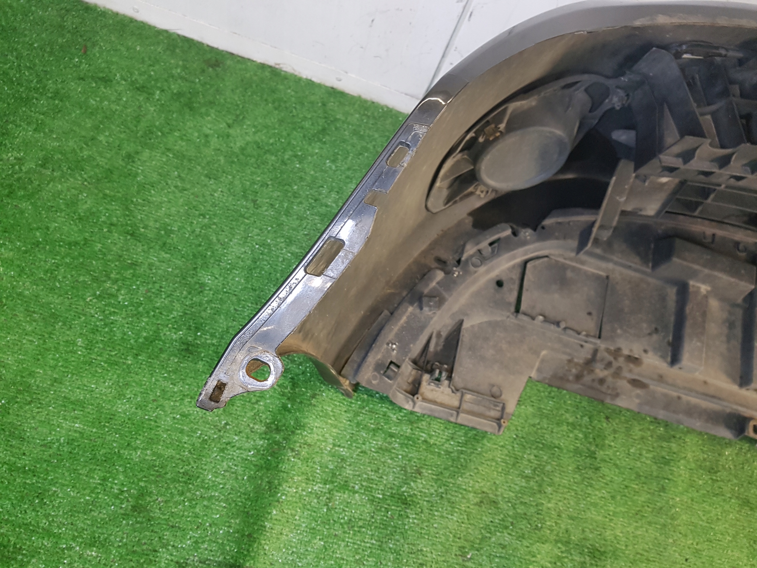 nárazník předek přední RENAULT CLIO 3 8200799930