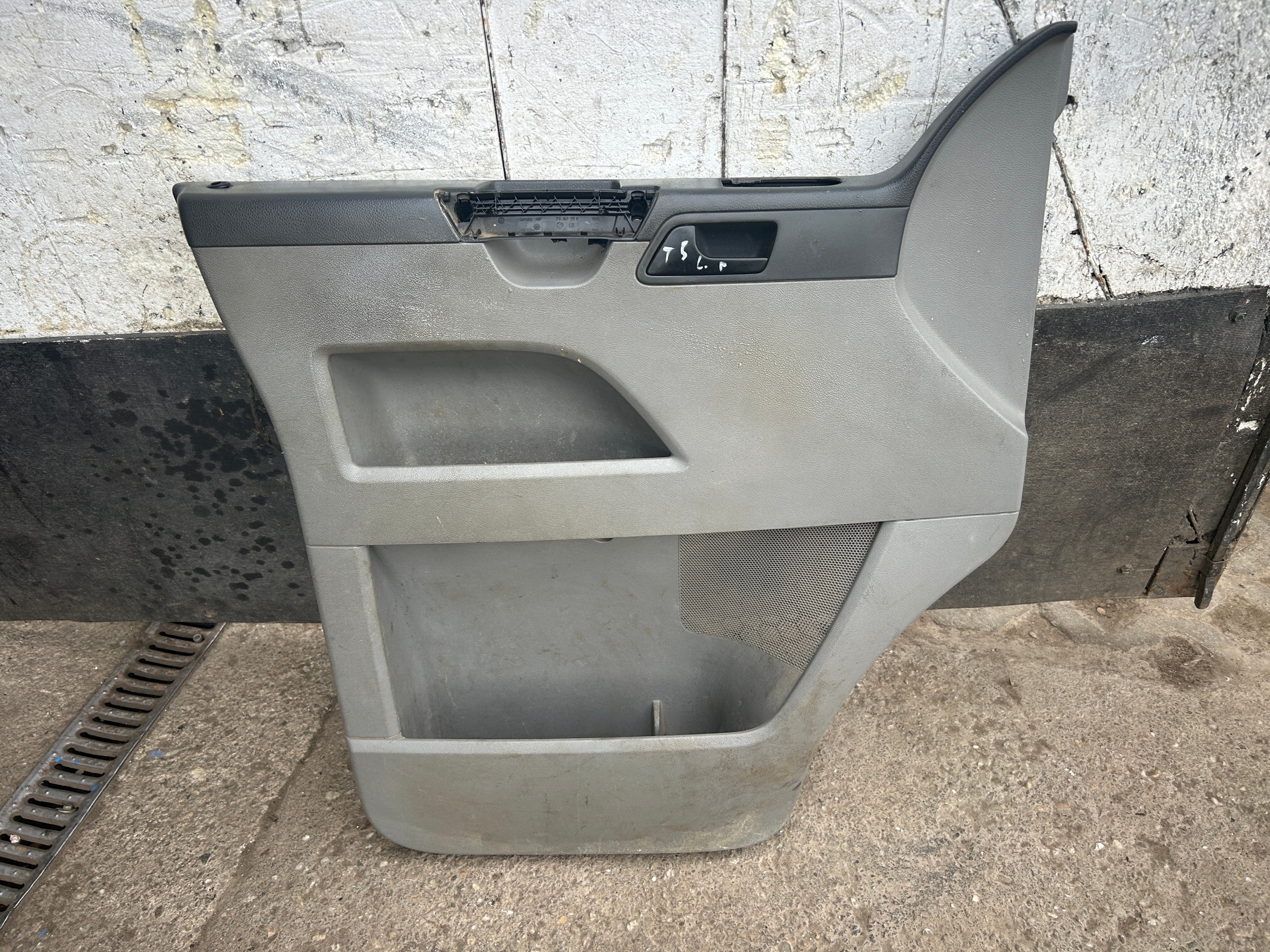 VW T5 bok vrata lijevi prednji dio 7H0867103