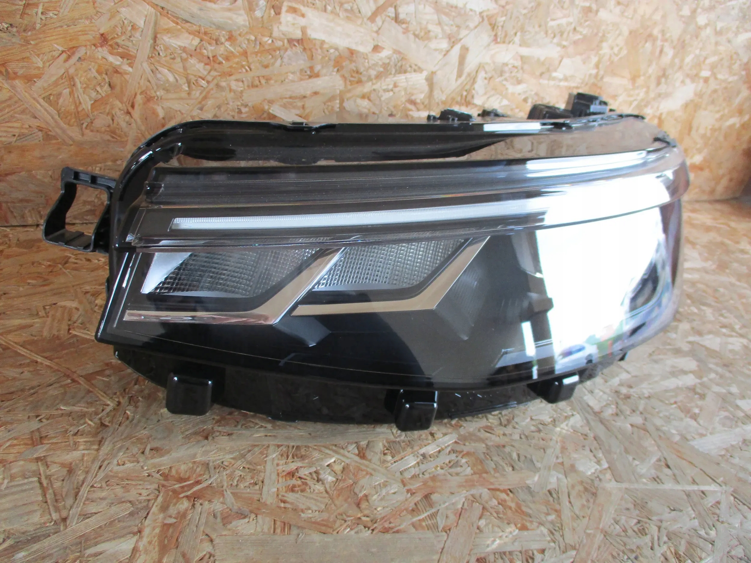 LAMPA PRZÓD PRZEDNIA LEWA VW PASSAT B9 FULL LED Numer katalogowy części 3J1941005