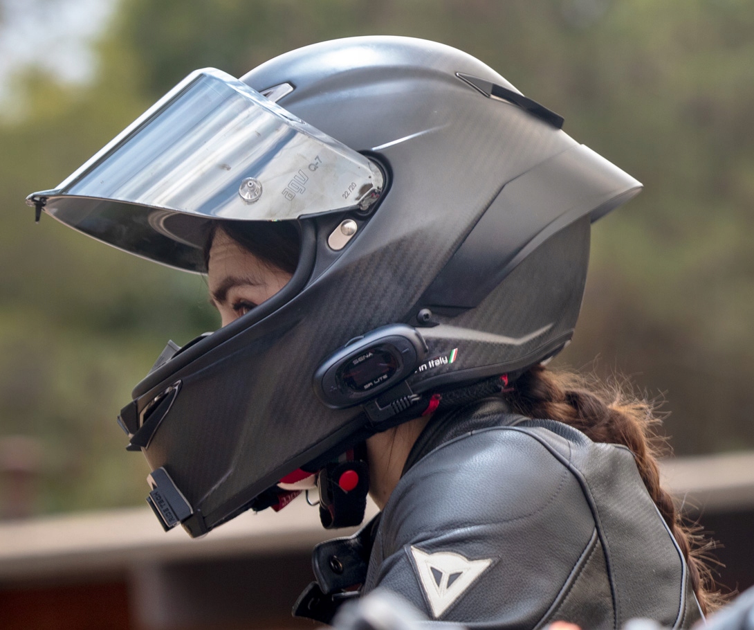 INTERKOM MOTOCYKLOWY SENA 5R LITE WYŚWITLACZ LCD BLUETOOTH 5.1 + MIKROFON Liczba zestawów na 1 kask