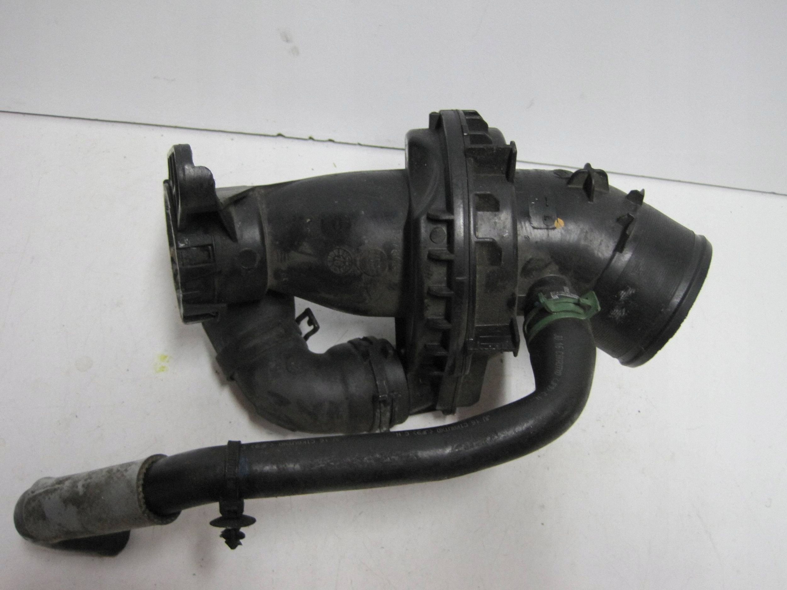pipe intake RENAULT MEGANE IV 165761844R