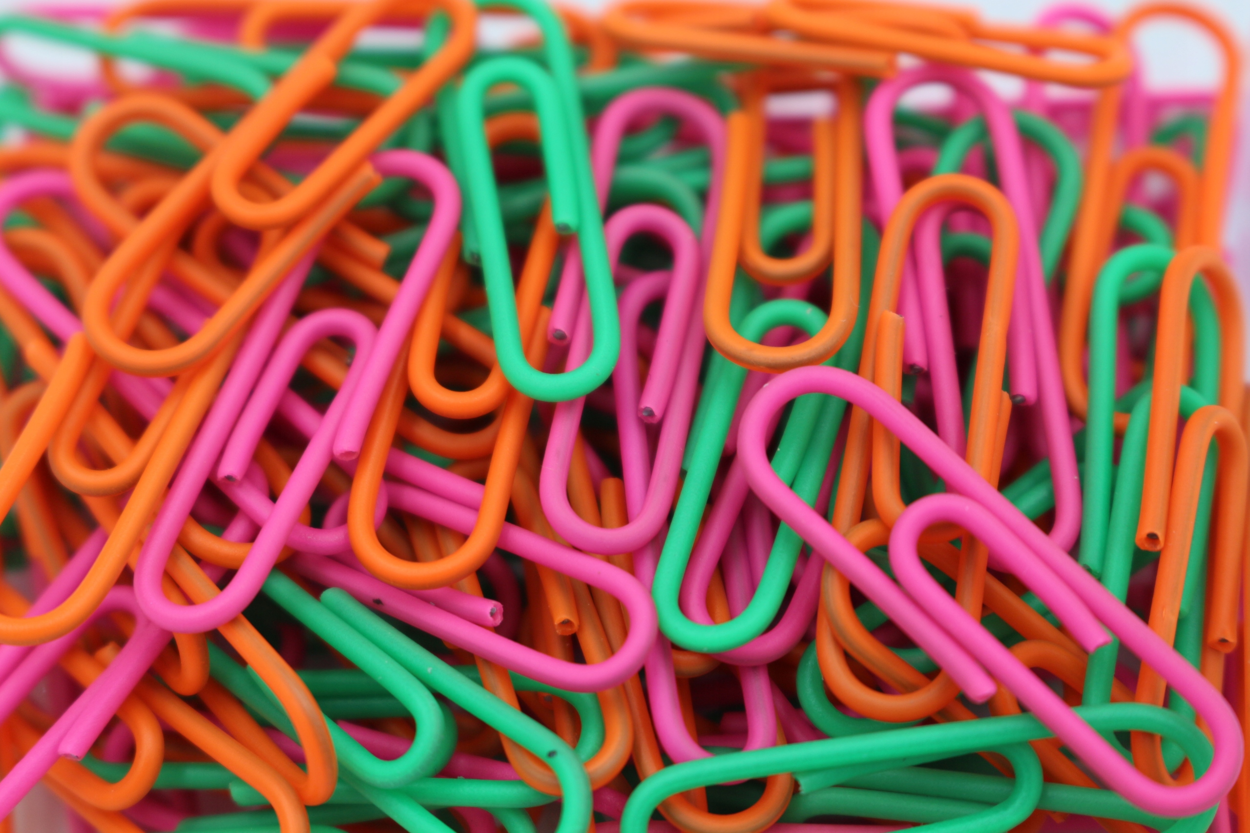 

Spinacze biurowe Kolorowe Neon MIX 28mm 100szt